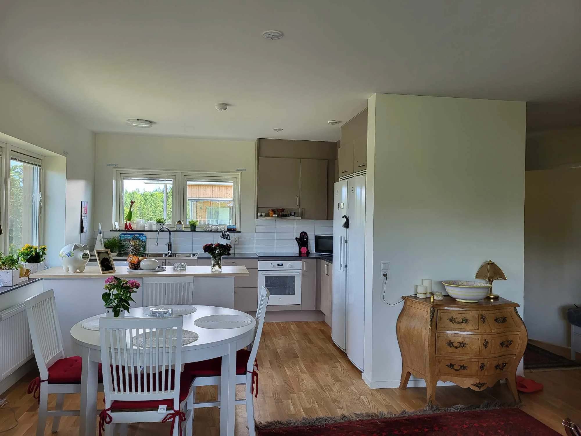 Apartment_Interior_Design-Downsizing-Declutter-Livsmall-Kitchen-BRIGGS-3.JPG
