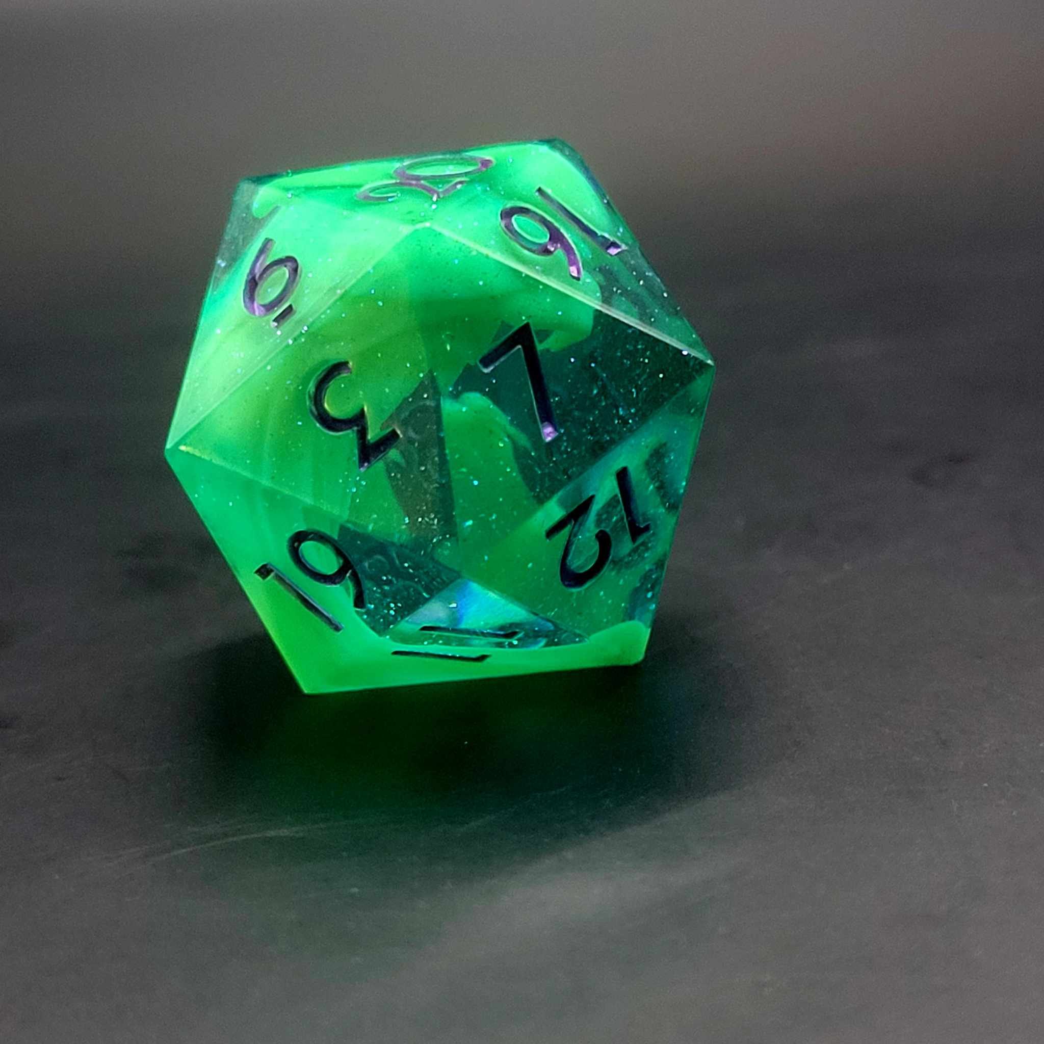 alien capsule purple d20a.jpg