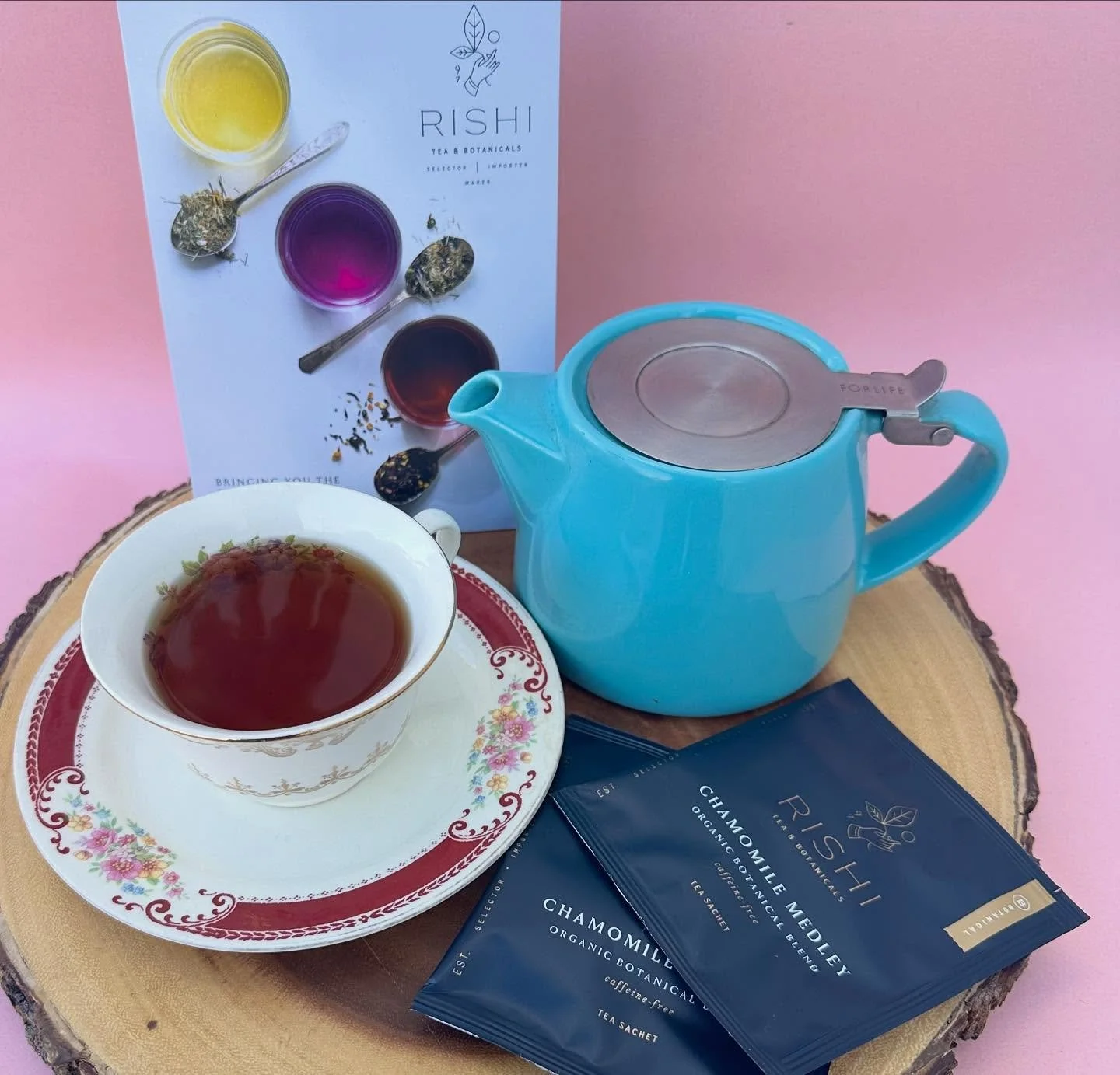 Just in time for the cold weather we now have available Organic Rishi Tea. Choose from Chamomile, Masala Chai, Matcha Super Green, Jasmine or English Breakfast! 🫖