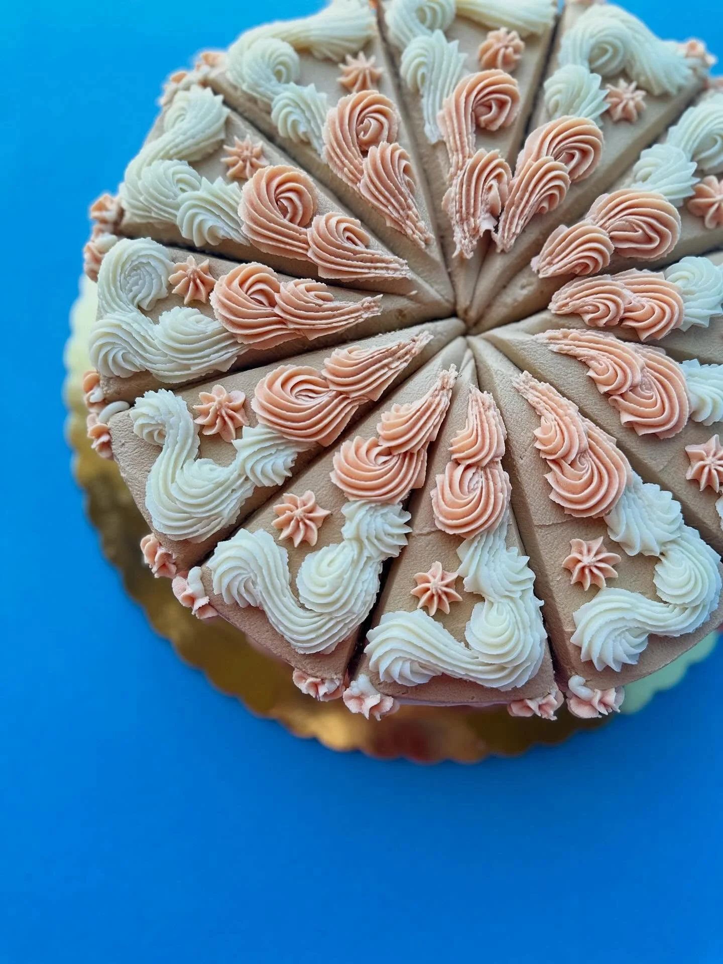 Cake by the slice this week is peach cake with black tea icing! Come get a slice! 🍰