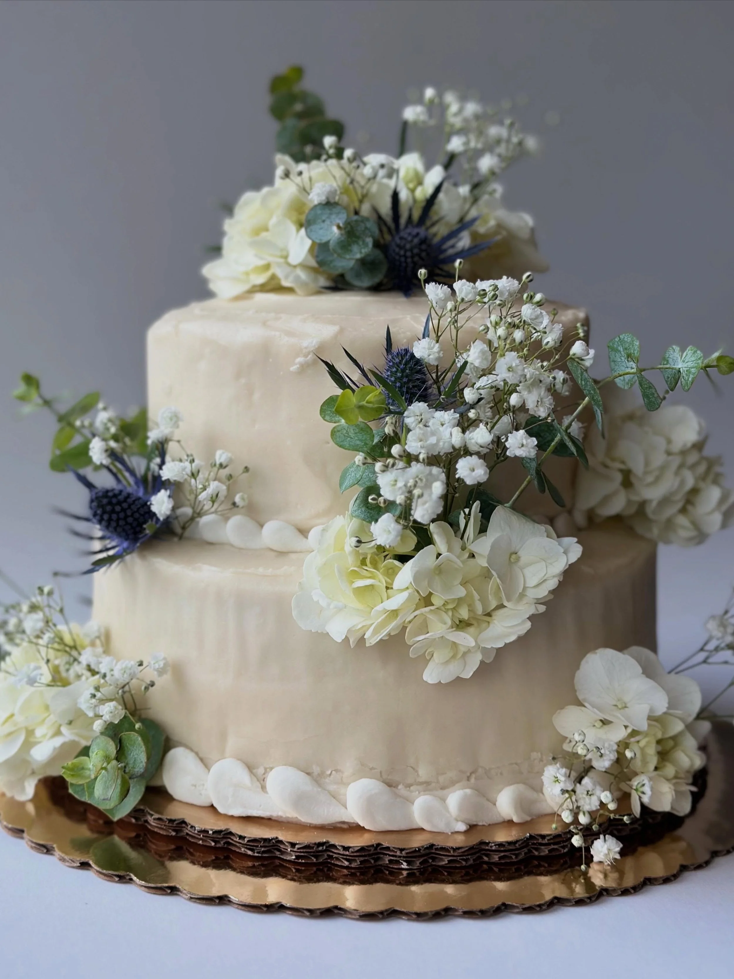 Do you know we make wedding cakes? We would love to be part of your special day. Check out the link in our bio for more information.