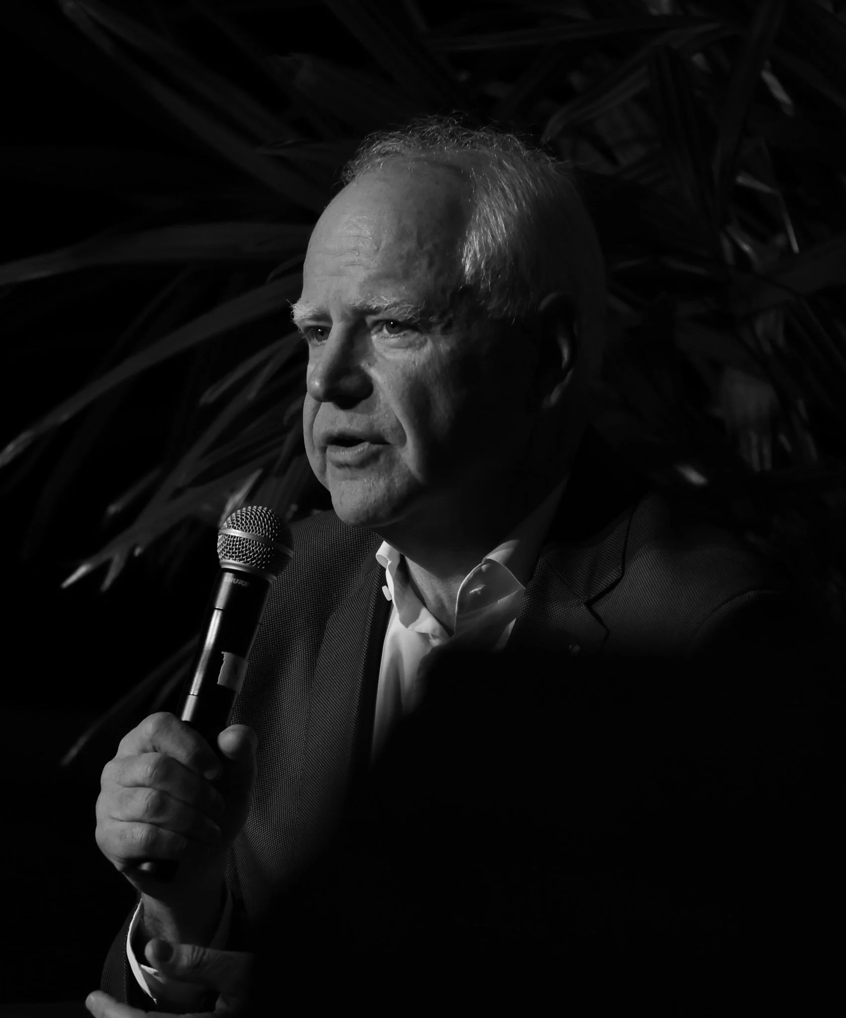 11-13-25_Tim Walz_Justin Doud-05 copy.jpg