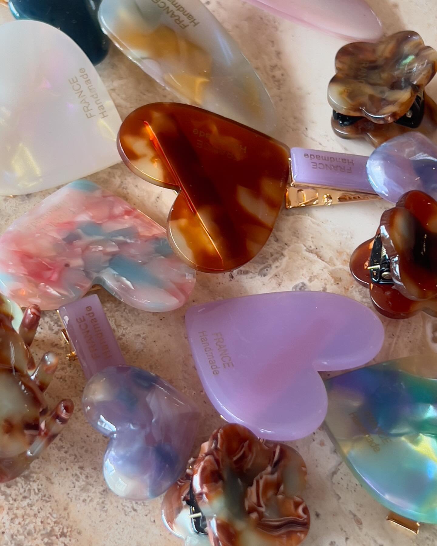 Have you seen our gorgeous collection of French resin hair clips in stock? 

Small through to large claw clips, small and medium slide clips&hellip; so many colours and patterns to choose from&hellip; 
The perfect accessory for summer hair 🤍

#haira