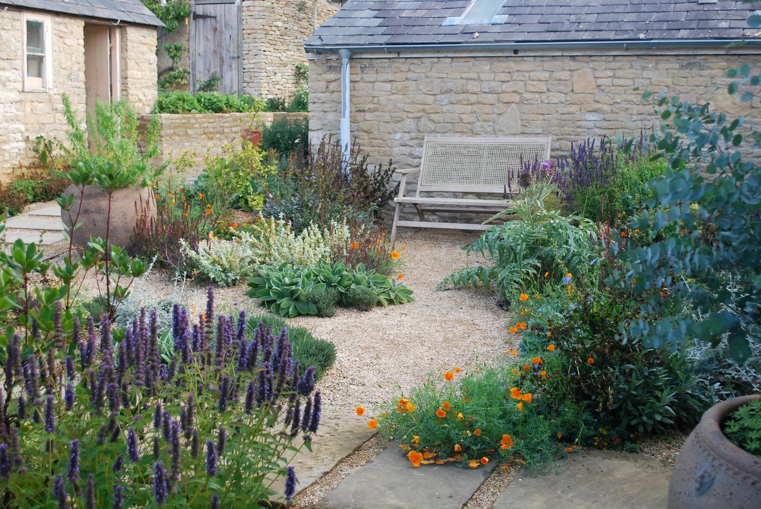 Gravel garden in a Cotswolds Farmhouse