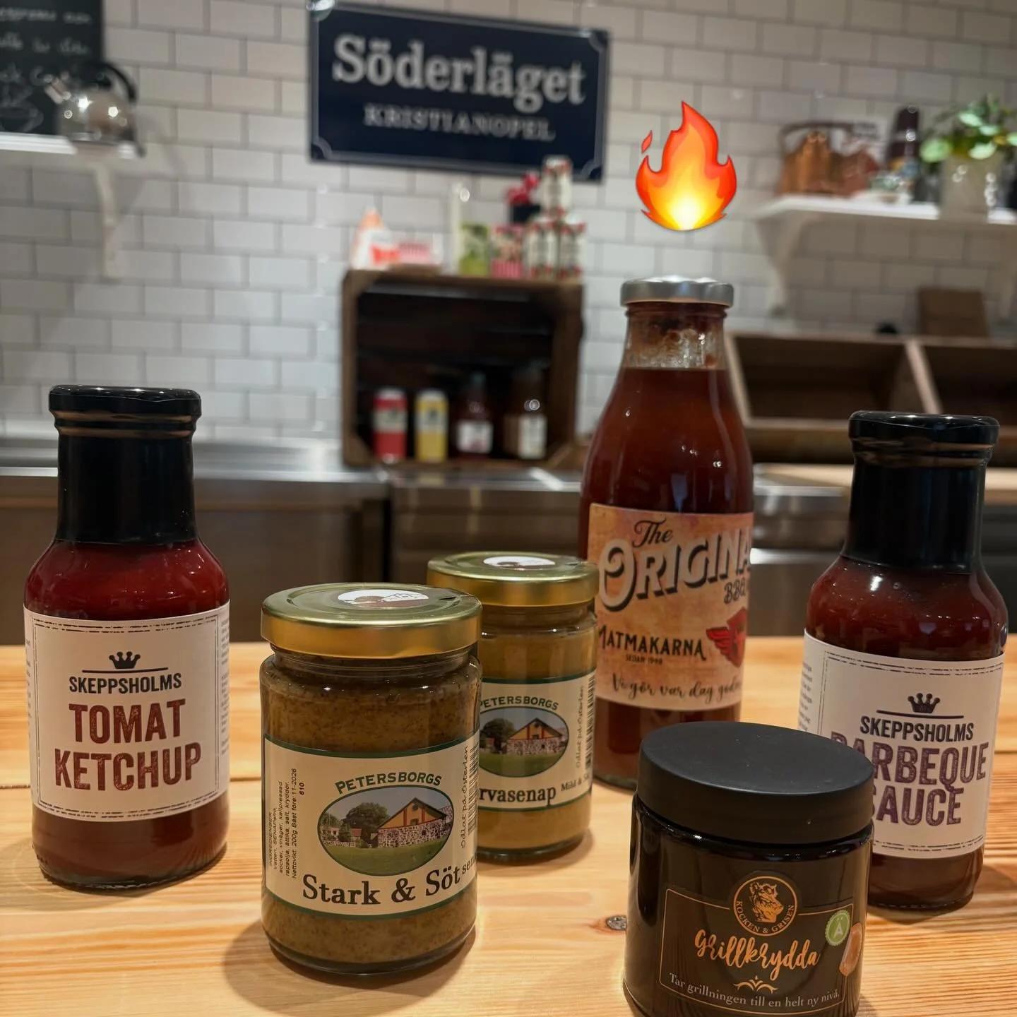 Grilldags? Vi har massor av gott inf&ouml;r grillningen 😋 Vi s&auml;ljer bl.a. @petersborgs_gardsbutik egenodlade och egenproducerade senap, perfekt till 🌭! Vi har &ouml;ppet fr&aring;n kl 12 b&aring;de l&ouml;rdag och s&ouml;ndag, hoppas vi ses🌸 