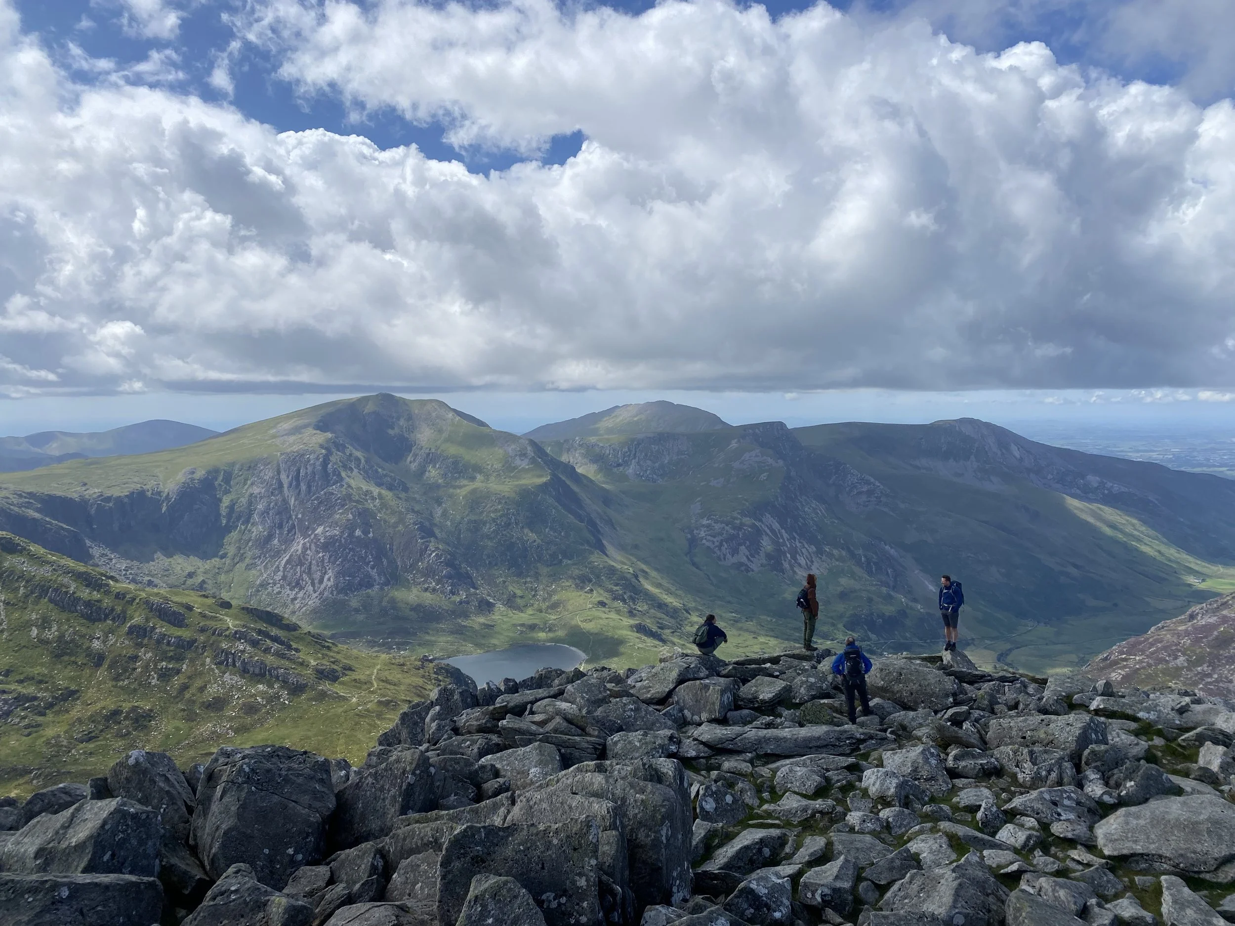 Corporate wellness retreat outdoor hiking.jpg