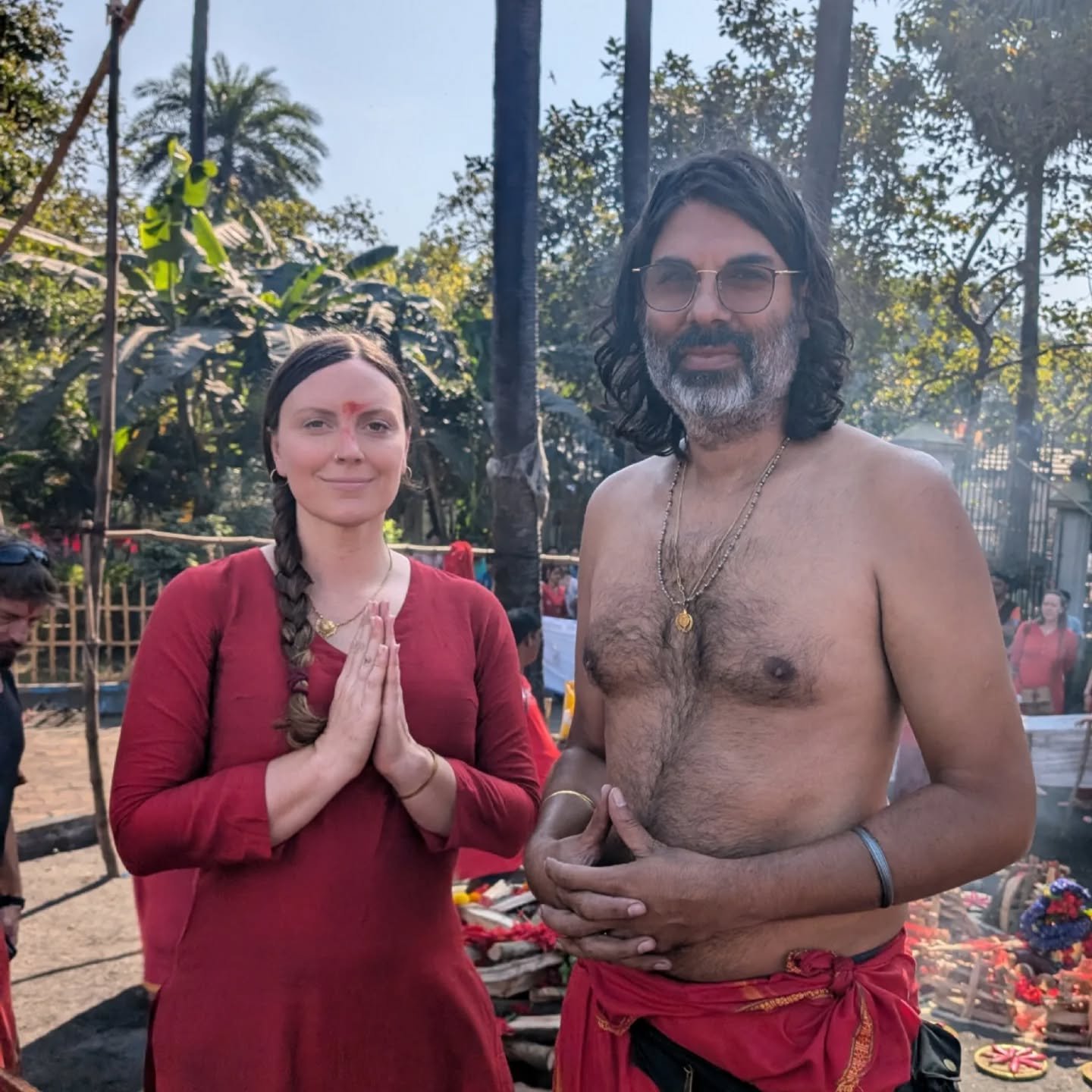 Hi, we are Sulochana and Guruji Aryavrat (also known as Bobby G). Together, we have created Kalagni, a space dedicated to the art of Tantric healing and transformative practice.

Over ten years ago, Bobby G was initiated into the practice of tantric 