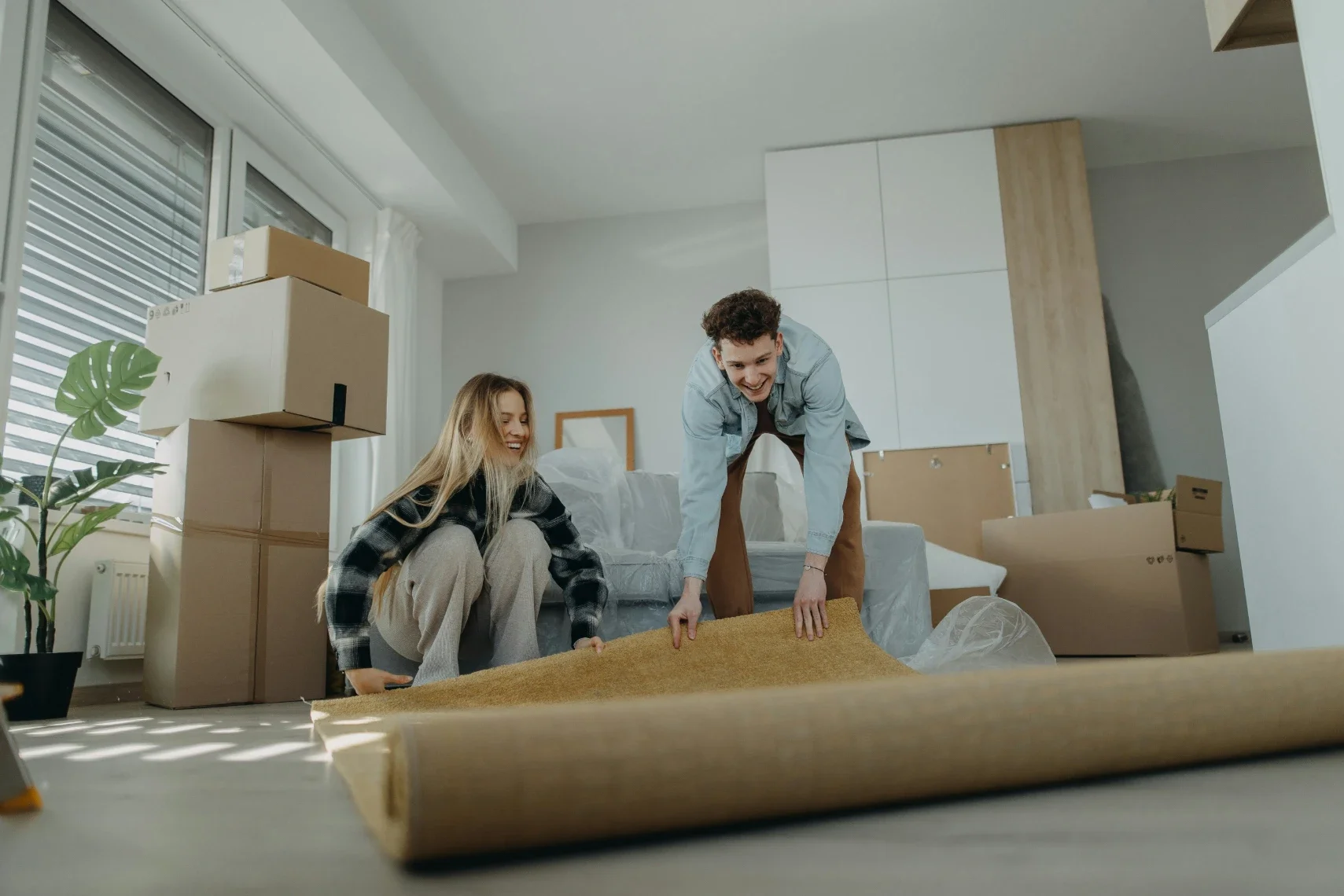 Moving Containers (PODs) vs. Professional Movers: Pros and Cons