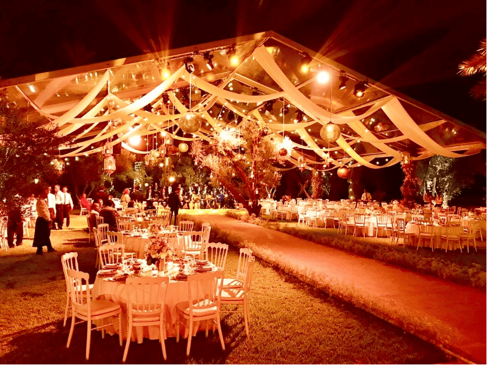 Chapiteau Atria installé pour un mariage en Provence