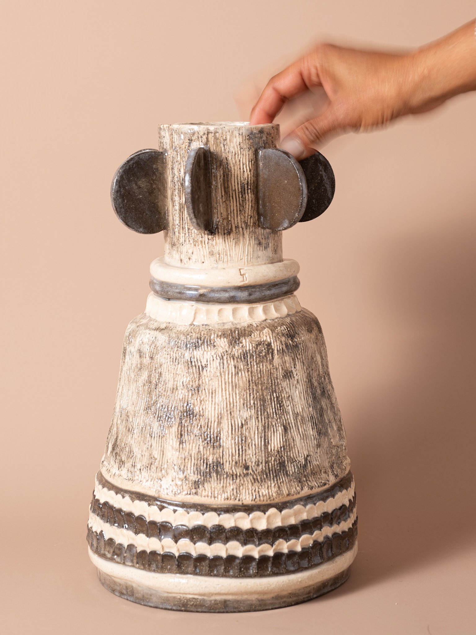 Vase 09 -- Black and White