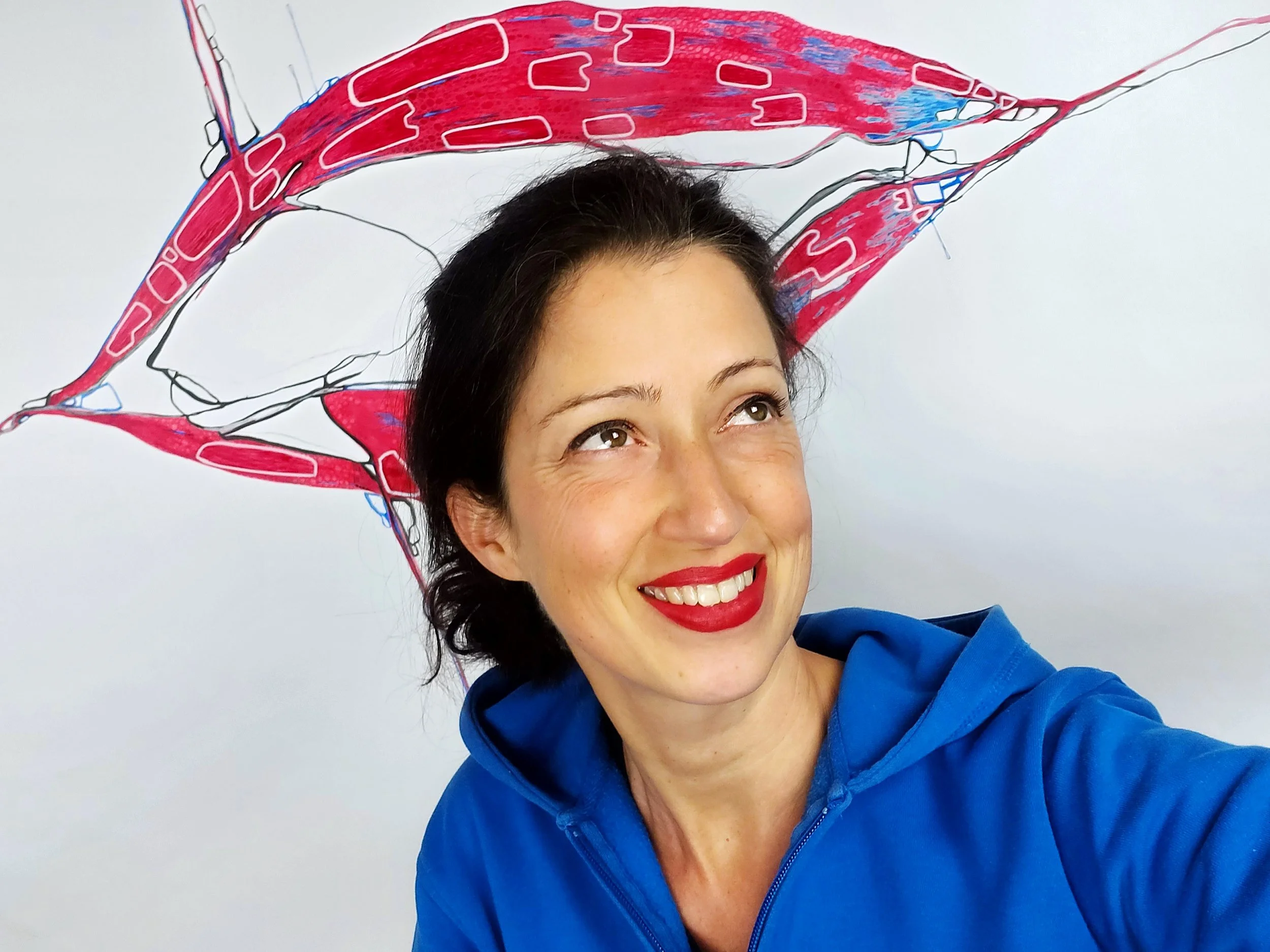 portrait eva theytaz devant peinture.jpg