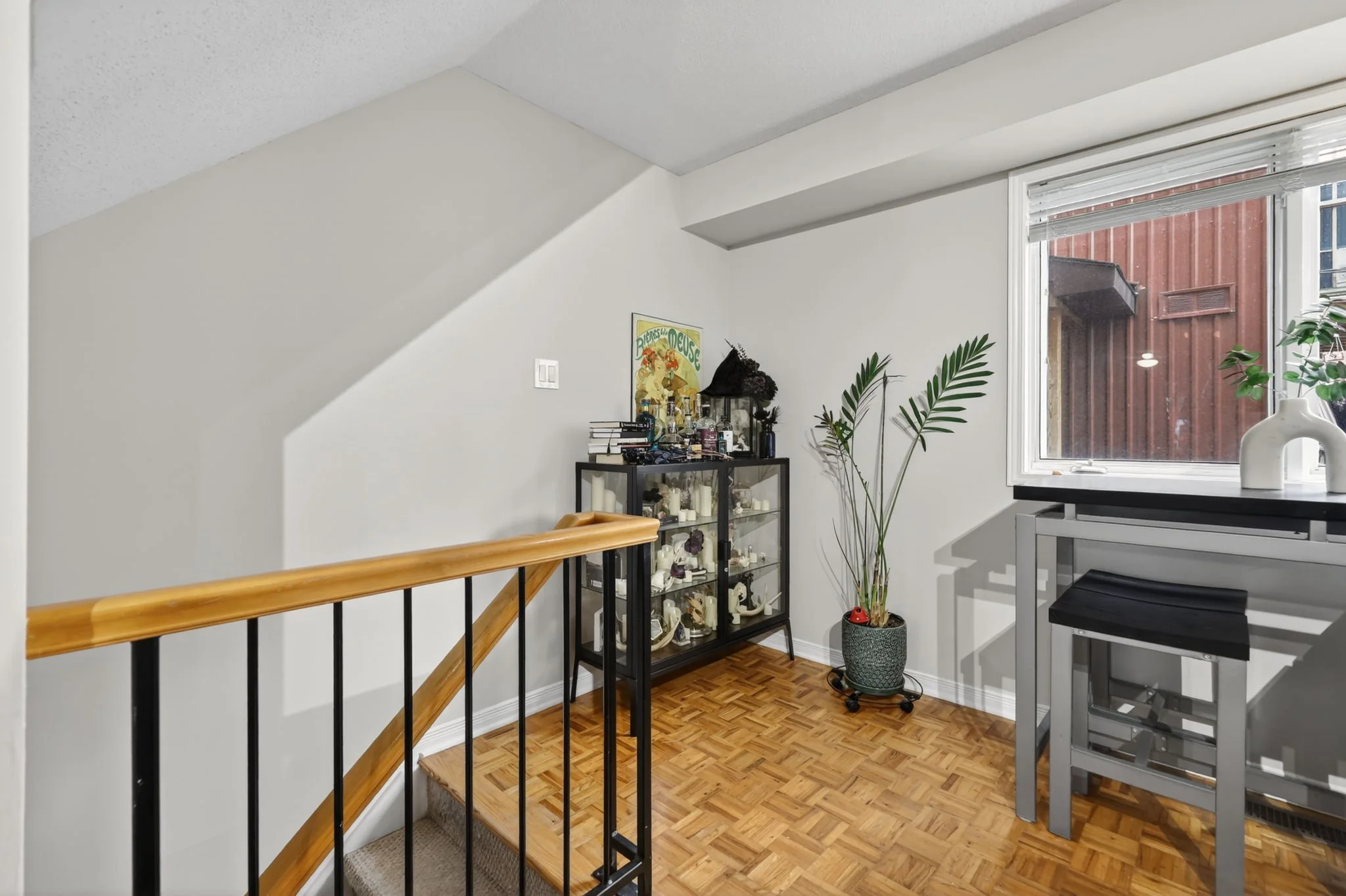 18-web-or-mls-272-king-edward-ave.jpg