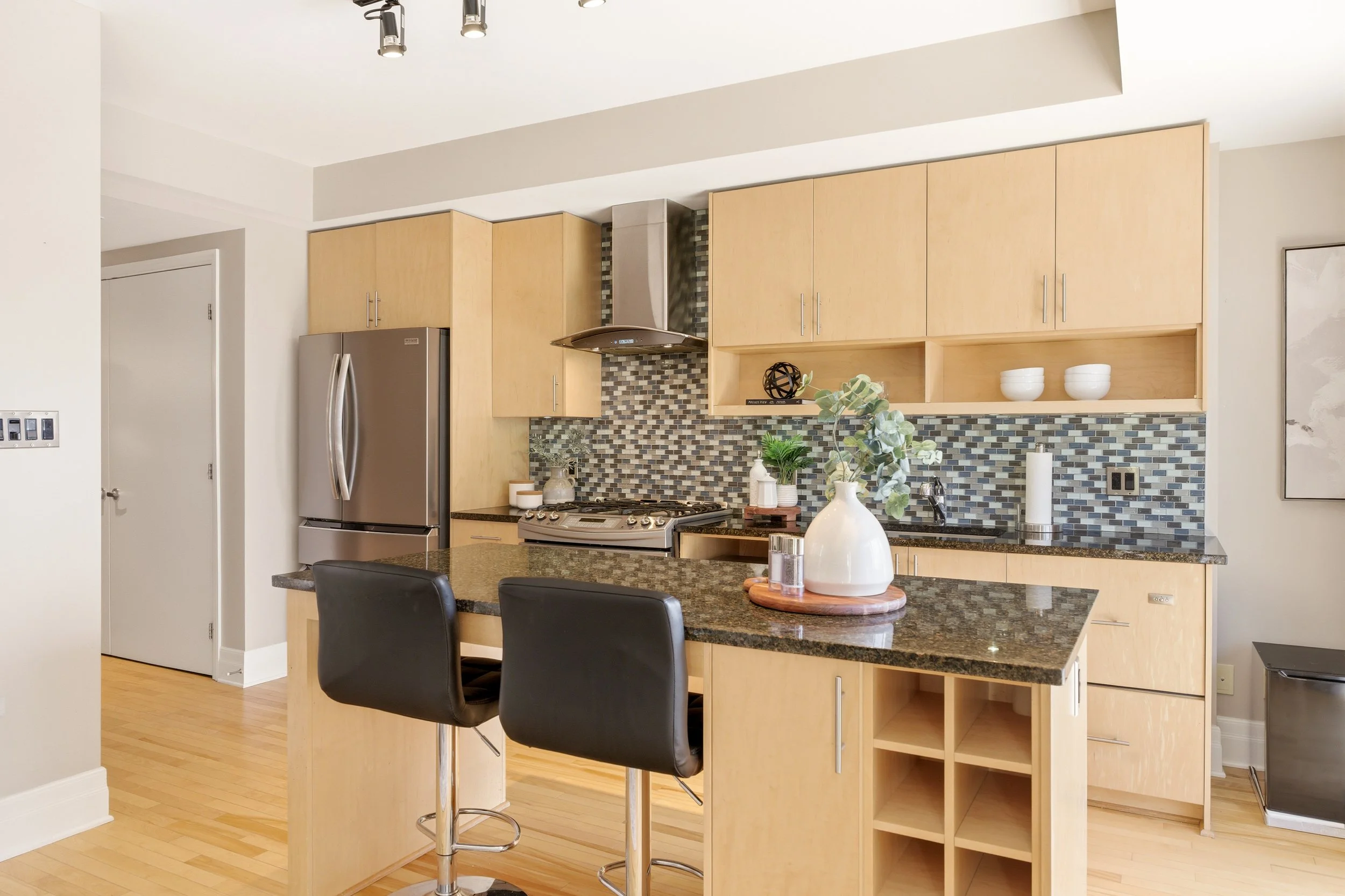 310-808BronsonAve-4.jpg