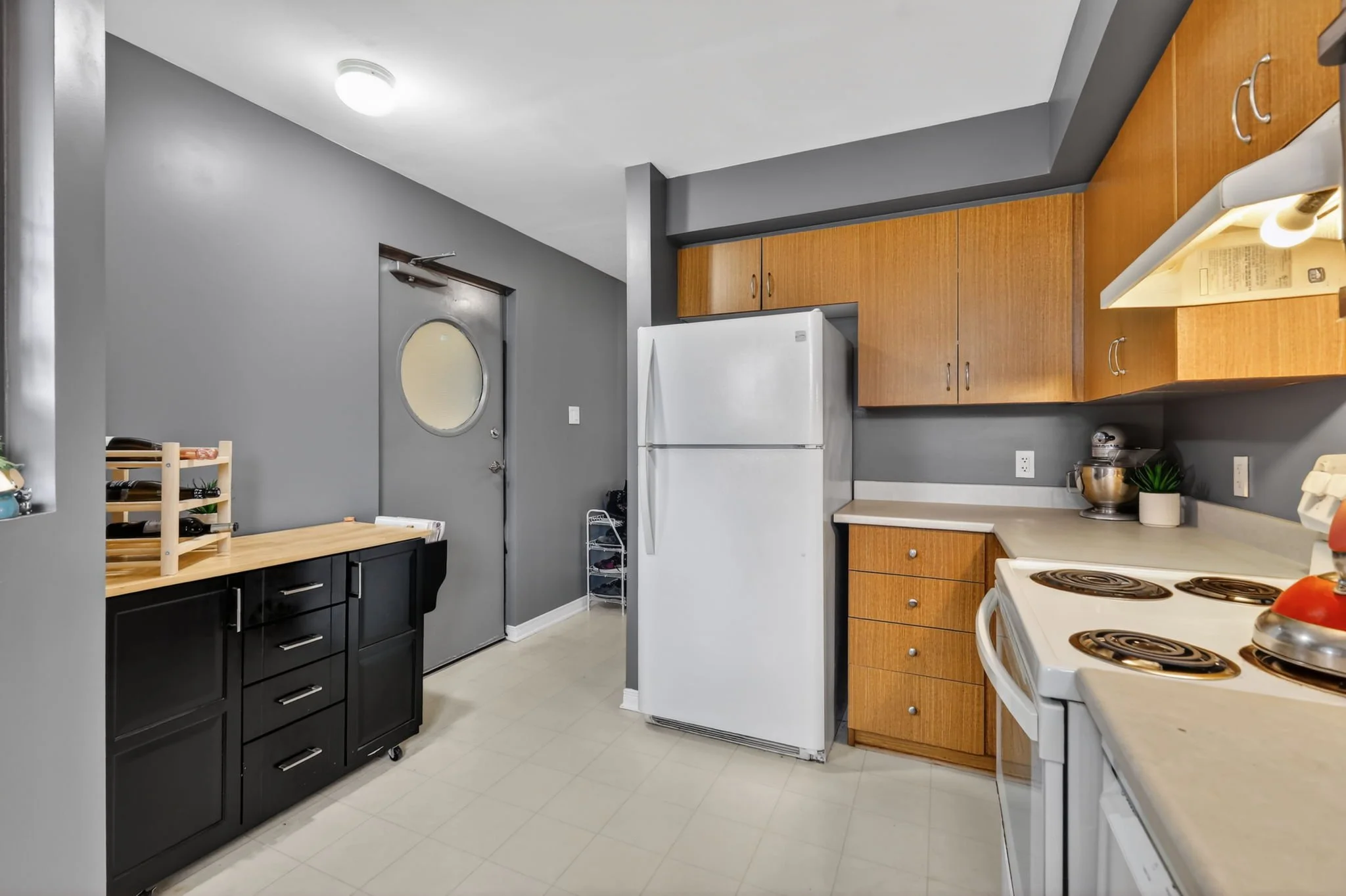 9-web-or-mls-272-king-edward-ave.jpg