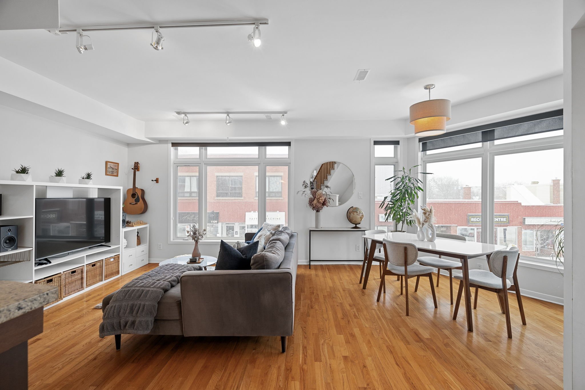 12-web-or-mls-4-sherbrooke-ave.jpg
