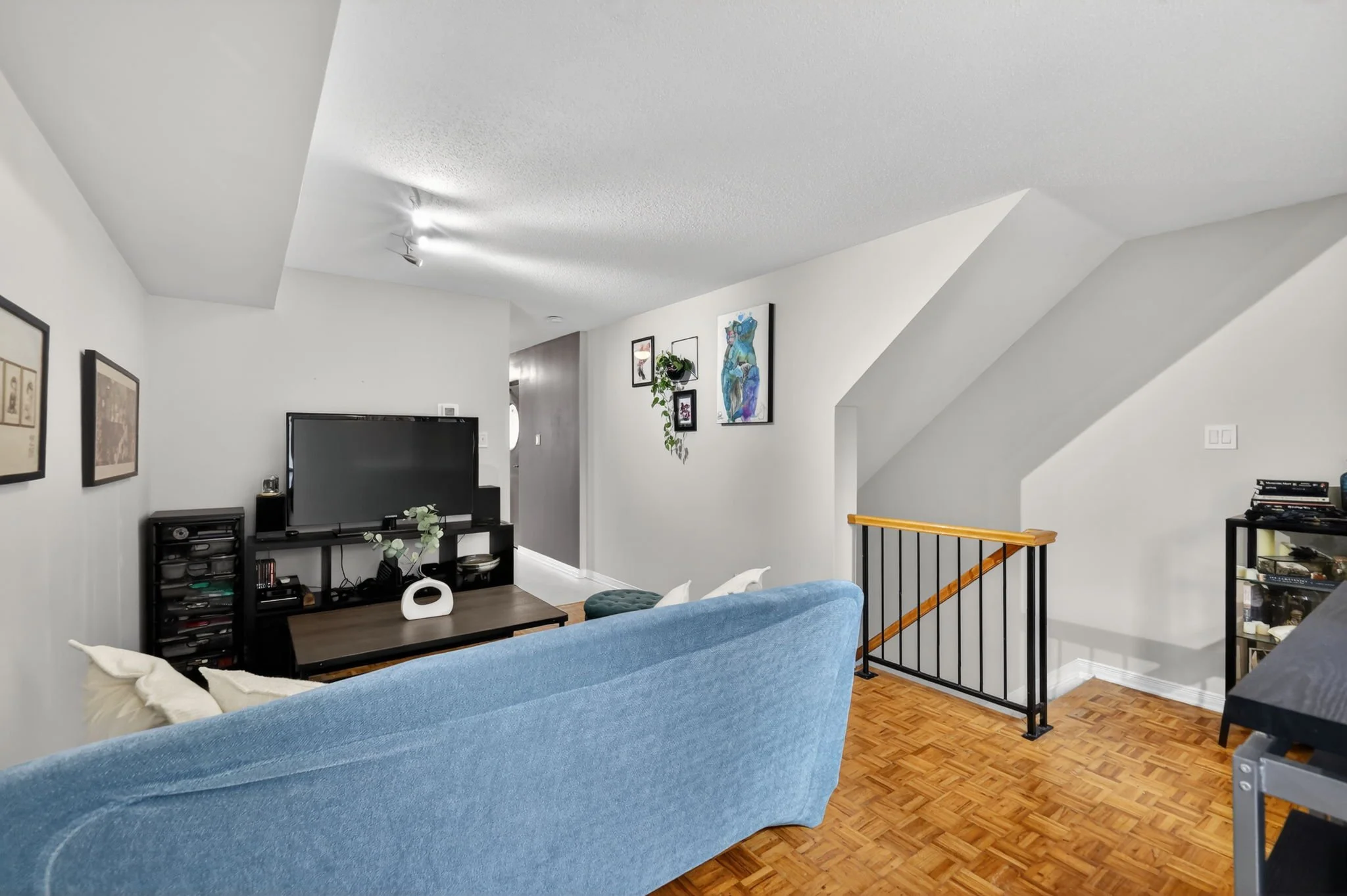 15-web-or-mls-272-king-edward-ave.jpg