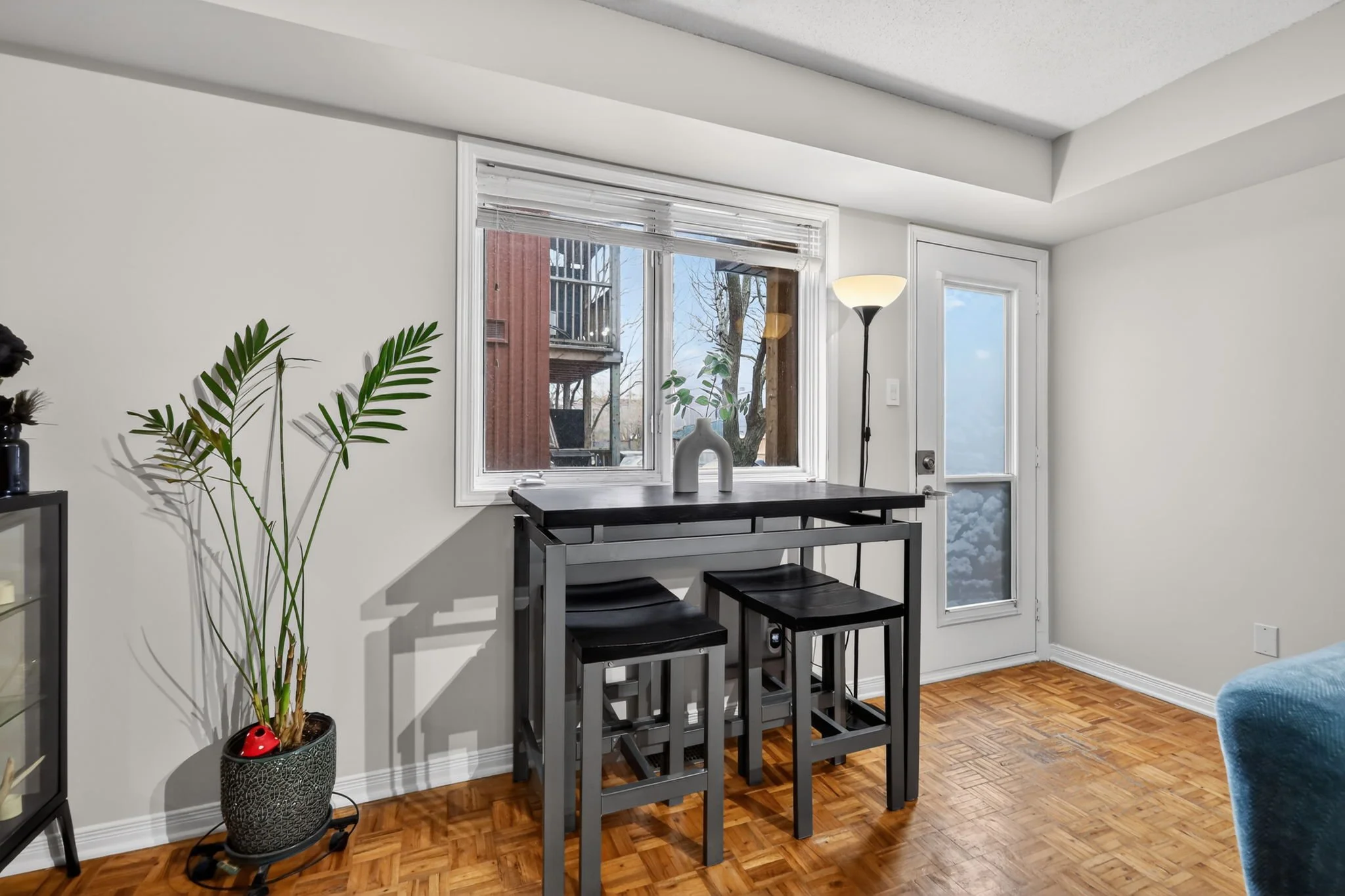 19-web-or-mls-272-king-edward-ave.jpg