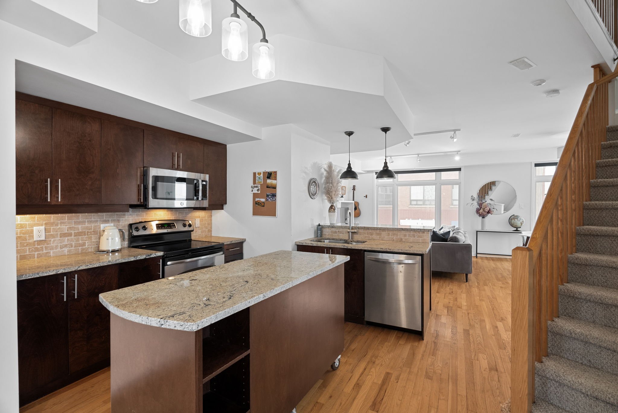 8-web-or-mls-4-sherbrooke-ave.jpg