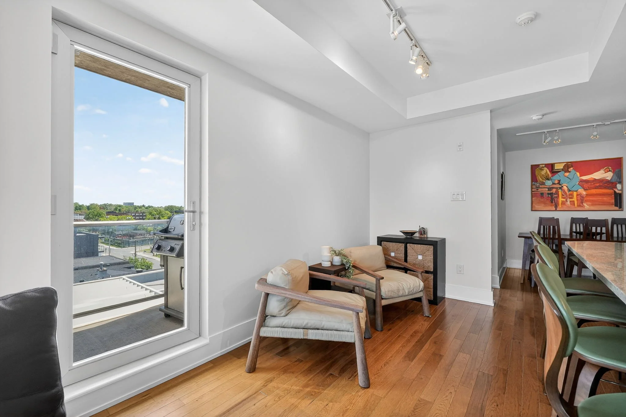 17-web-or-mls-131-holland-ave-602.jpg