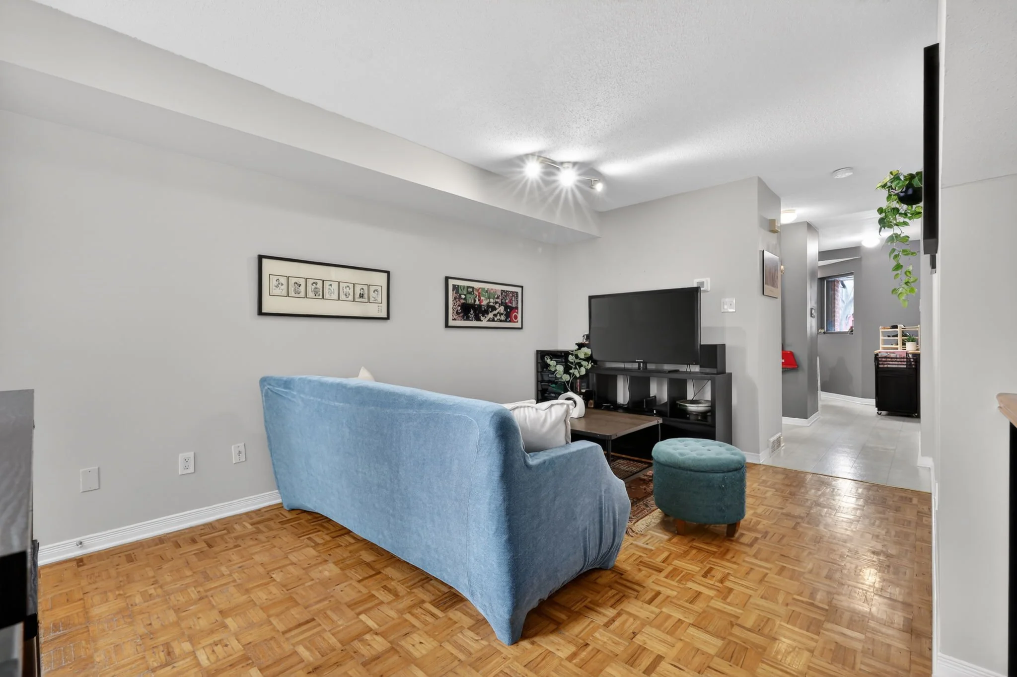 14-web-or-mls-272-king-edward-ave.jpg