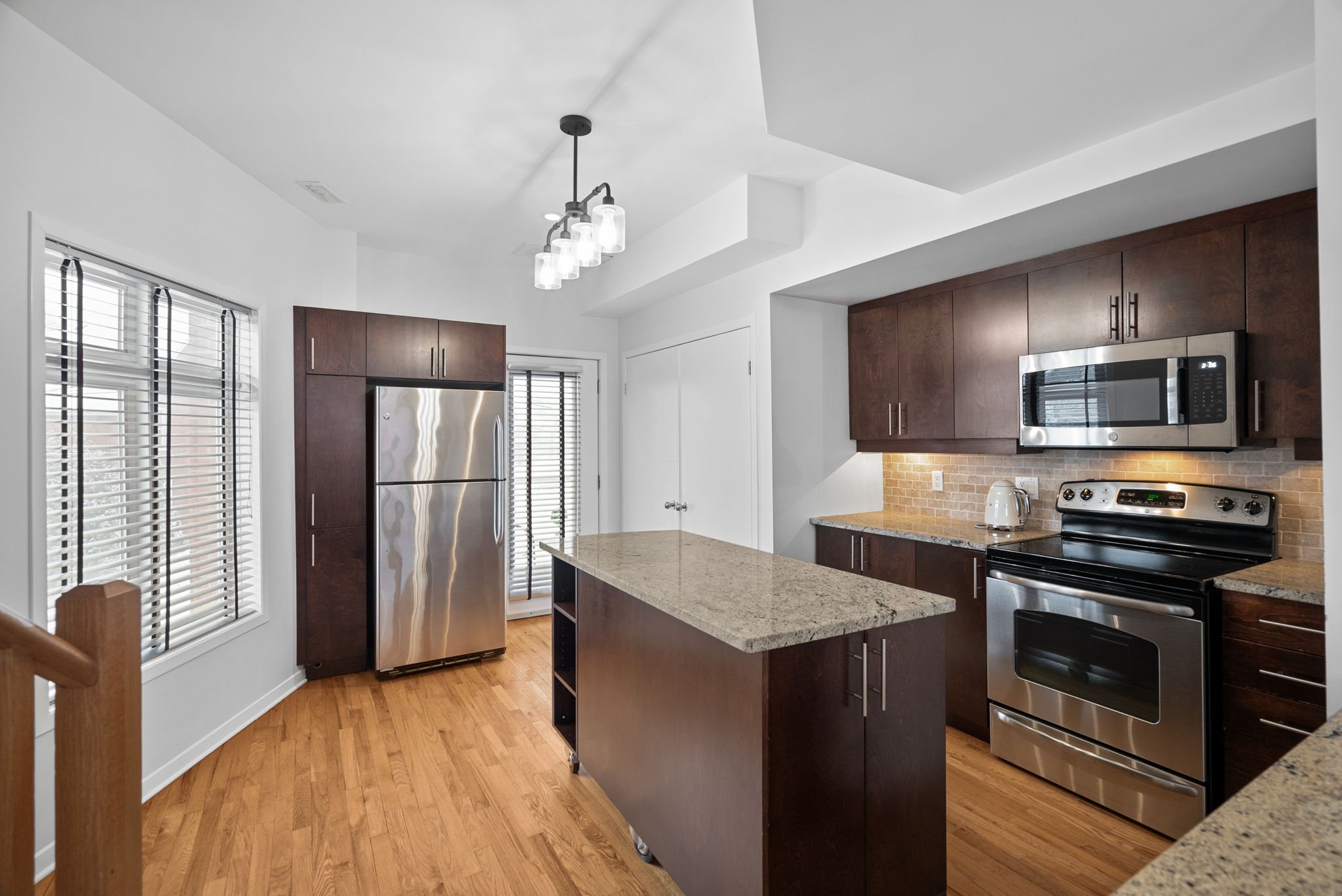 7-web-or-mls-4-sherbrooke-ave.jpg