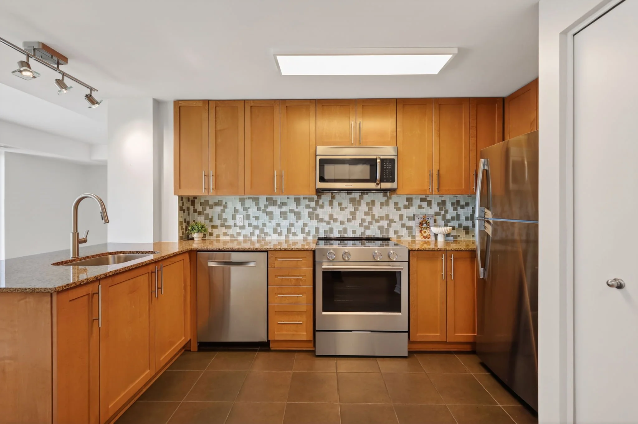 10-web-or-mls-250-lett-st.jpg