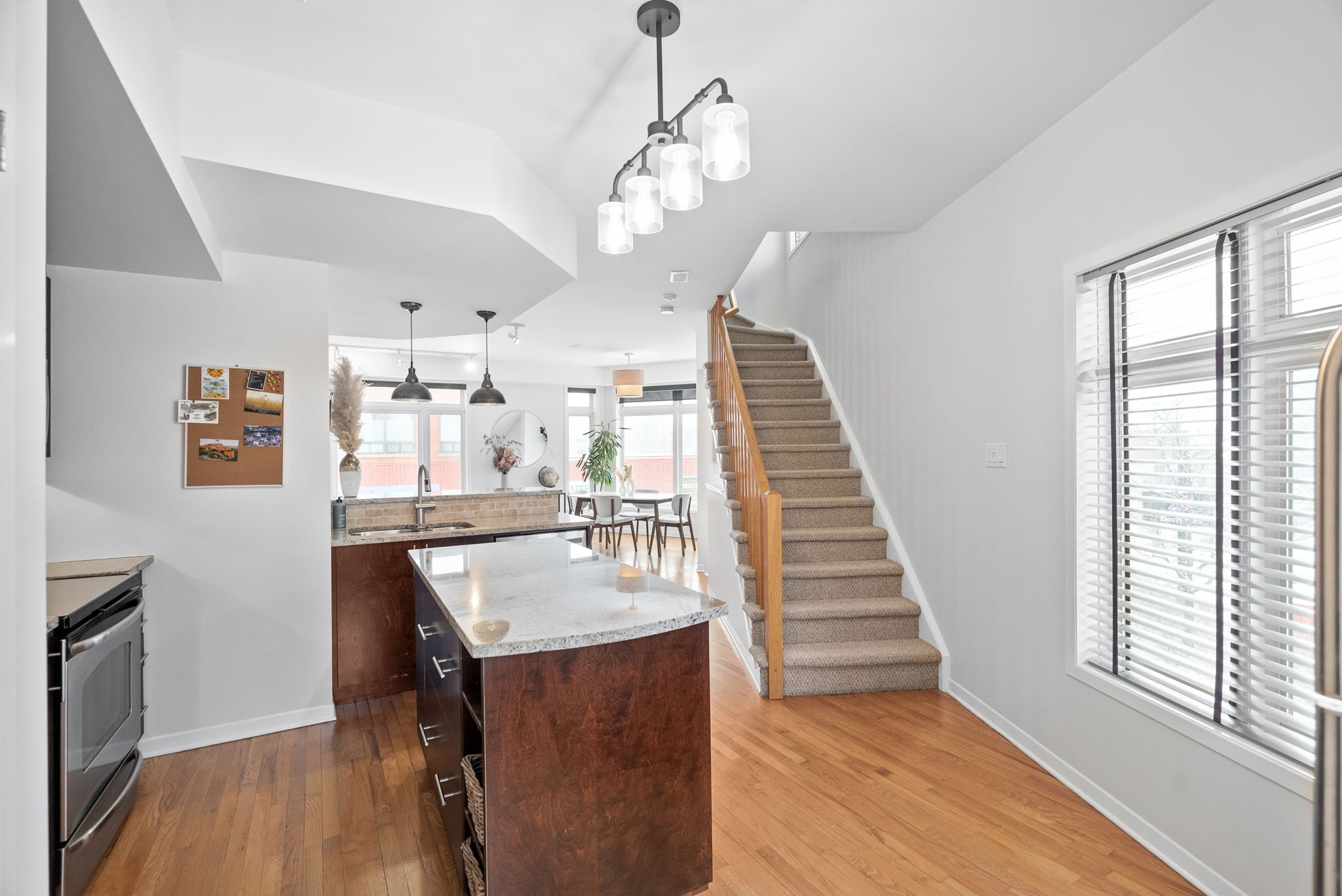 23-web-or-mls-4-sherbrooke-ave.jpg