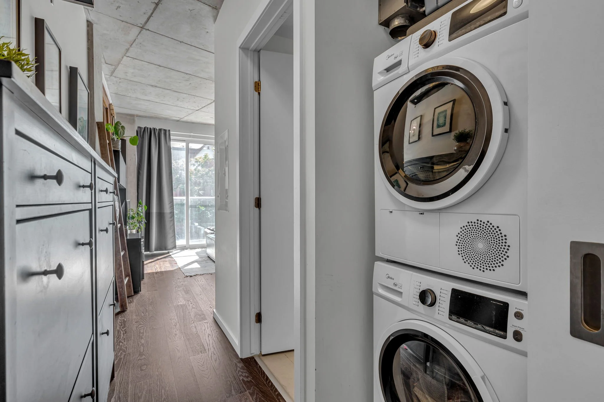 7-web-or-mls-1000-wellington-st-w-210.jpg