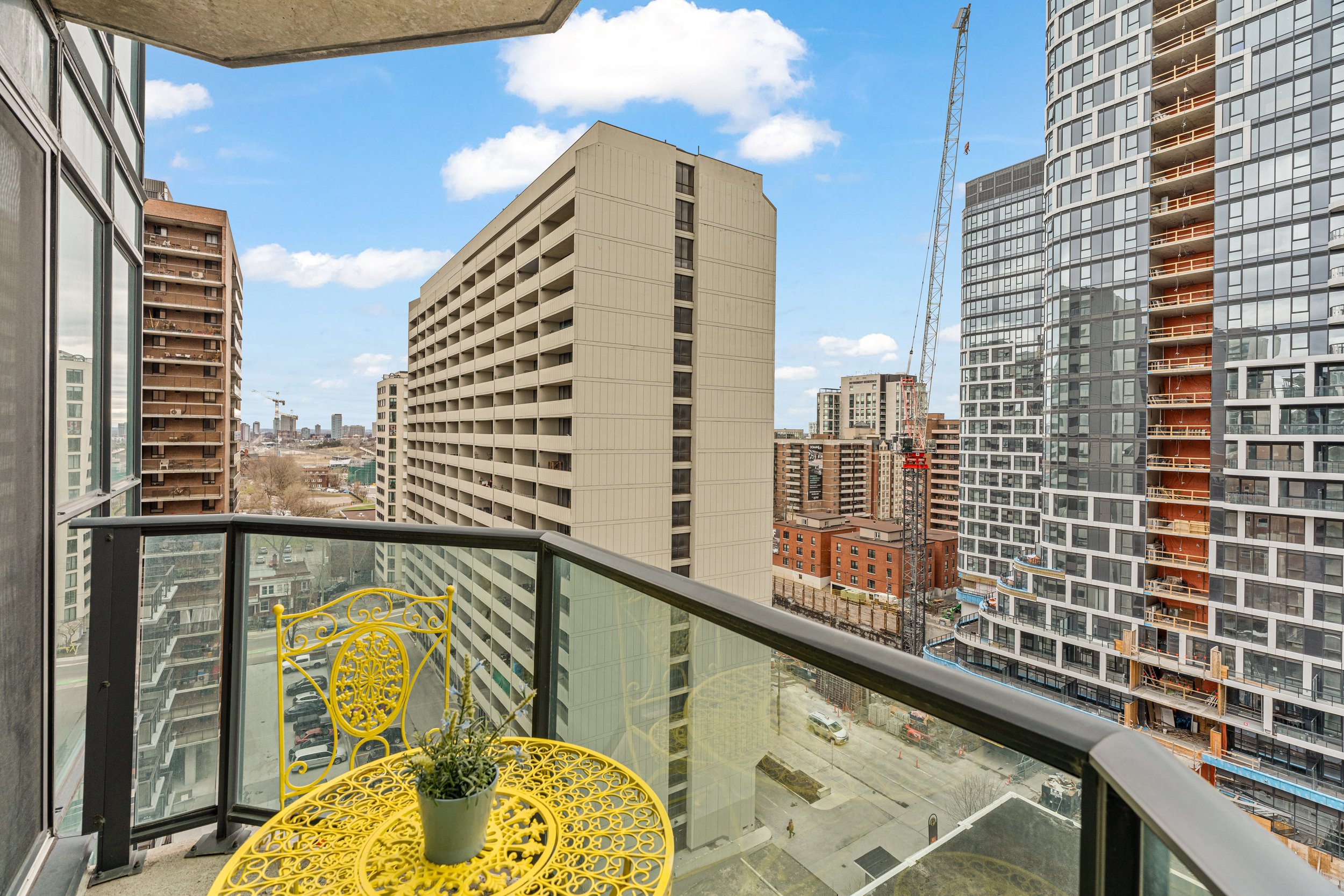 Enjoy urban downtown views from your North-West facing balcony!