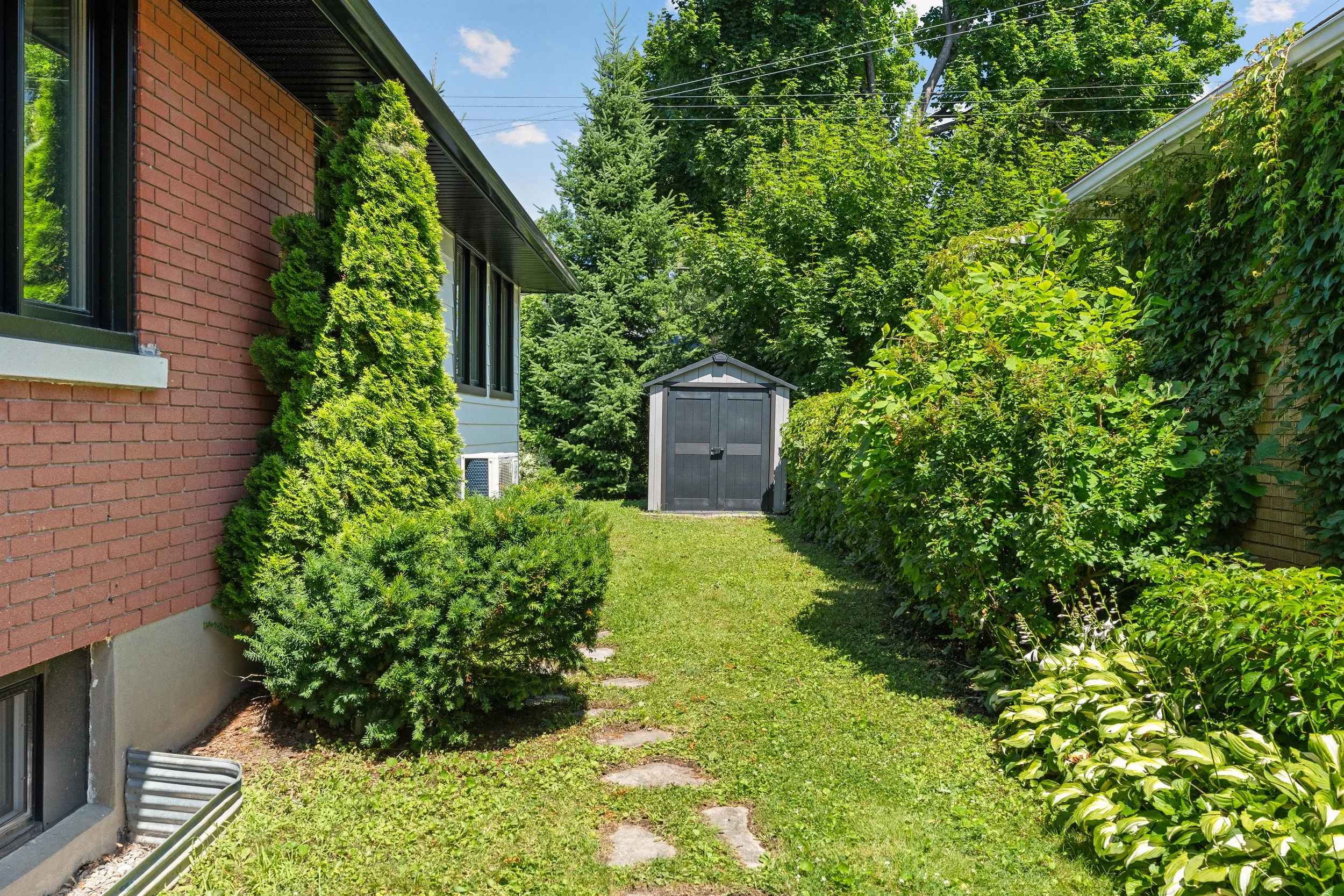 2097NeepawaAve-14.jpg