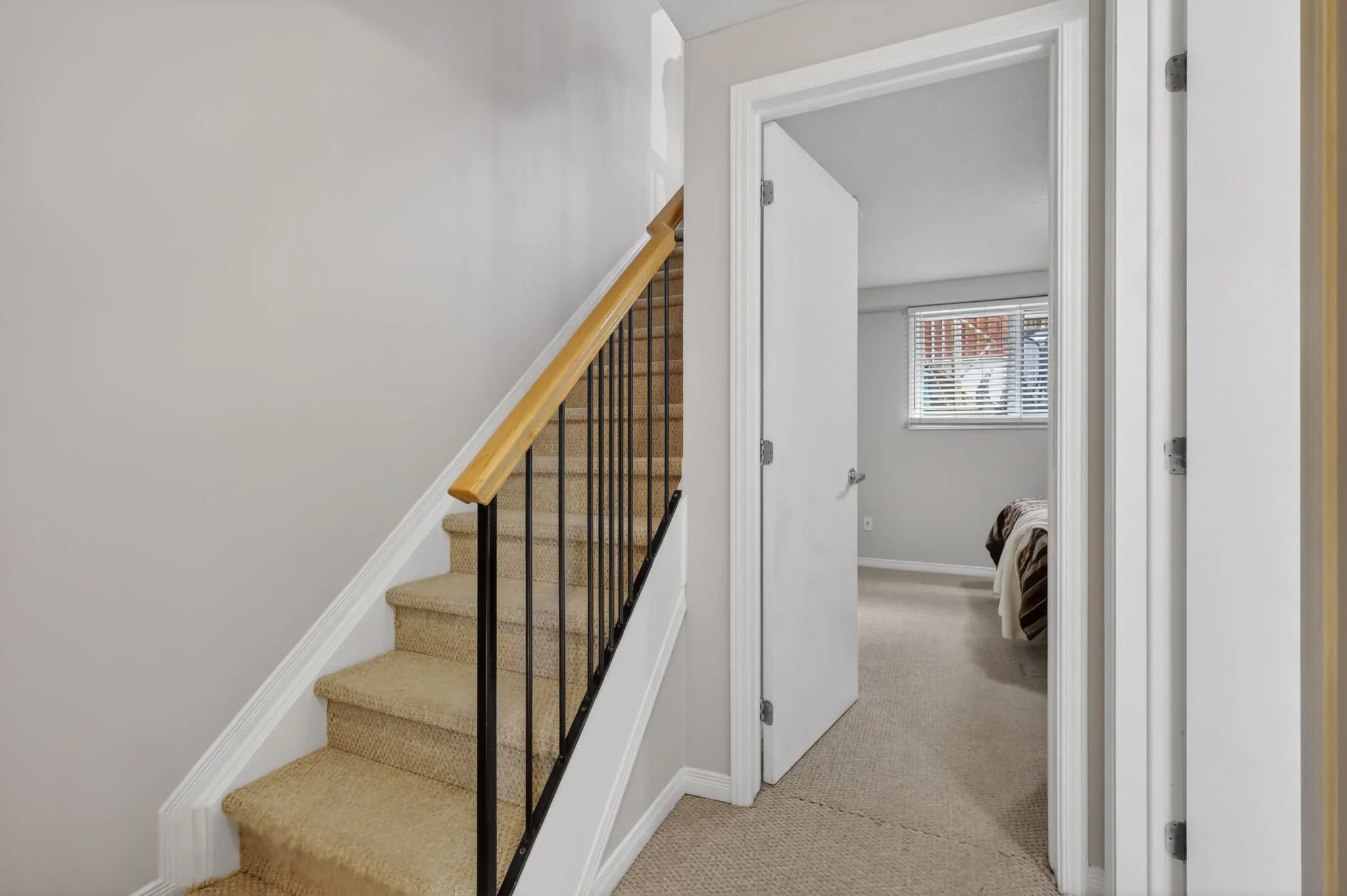 28-web-or-mls-272-king-edward-ave.jpg
