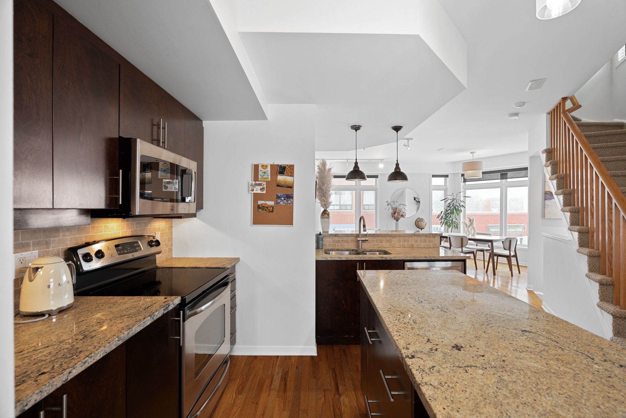9-web-or-mls-4-sherbrooke-ave.jpg