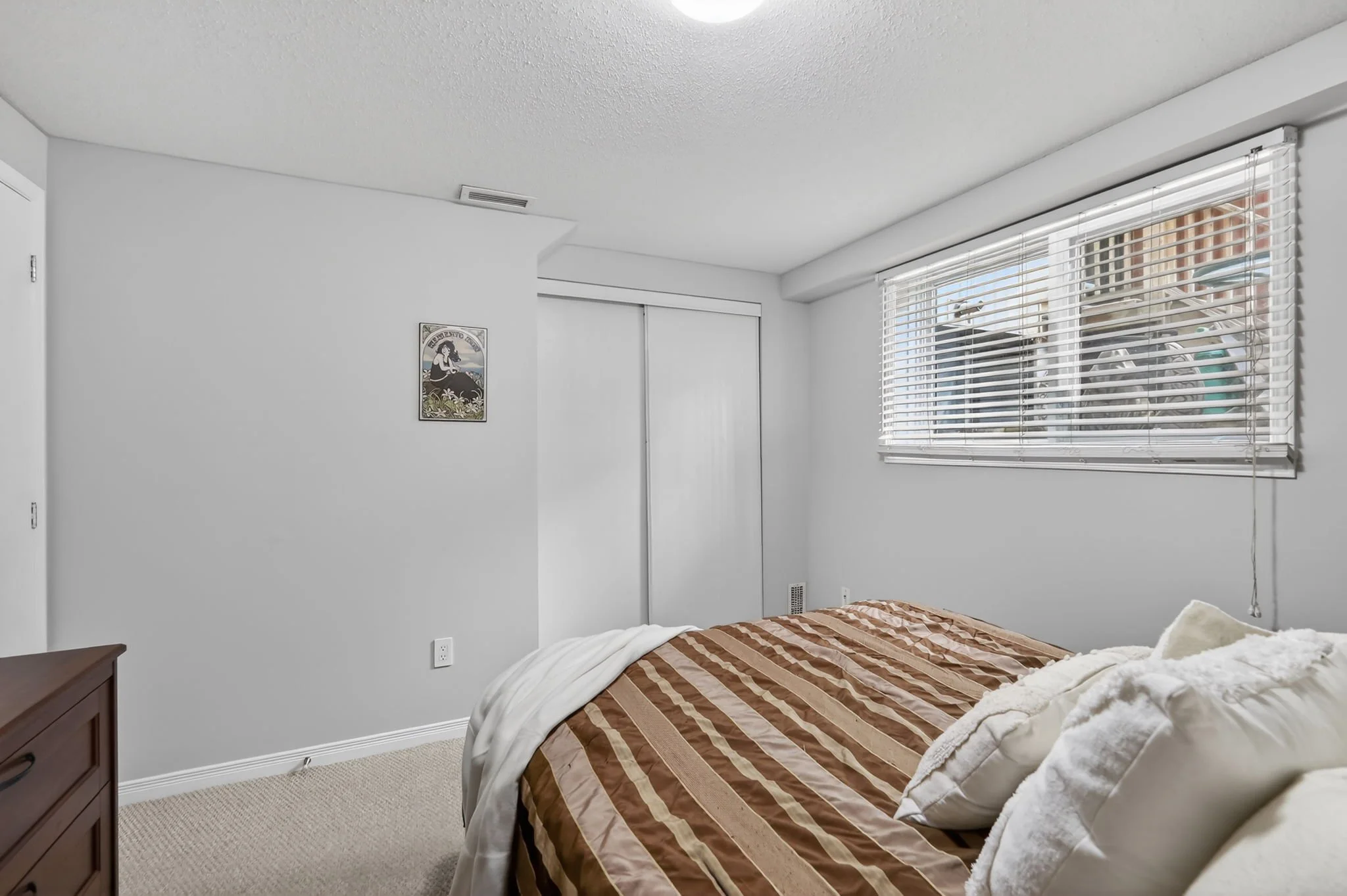22-web-or-mls-272-king-edward-ave.jpg