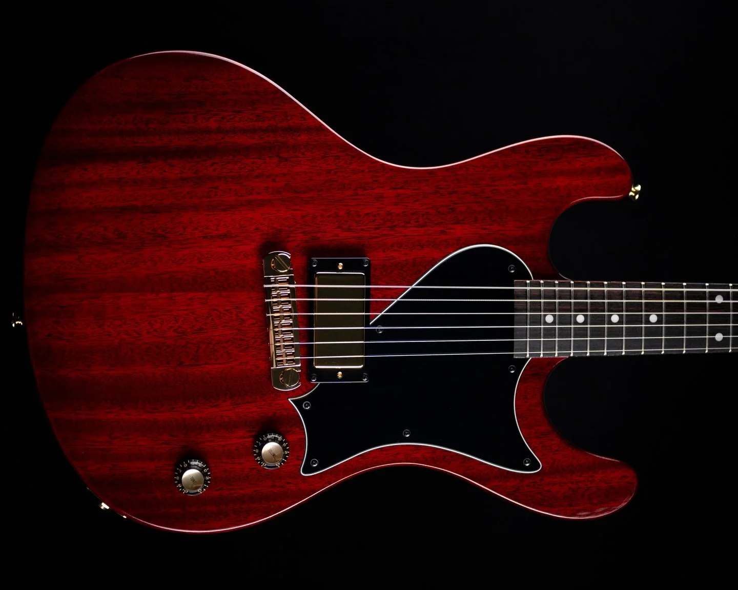 77  S/N 25013

&ldquo;LITTLE ANGRY&rdquo;

TWO PIECE ULTRALIGHT AFRICAN MAHOGANY BODY

AFRICAN MAHOGANY NECK - &lsquo;59 MEDIUM PROFILE  24.75&rdquo; SCALE 

INDIAN ROSEWOOD FRETBOARD - 12&rdquo; RADIUS

FACE POSITION MARKERS - 6MM DOTS

SIDE DOTS - 