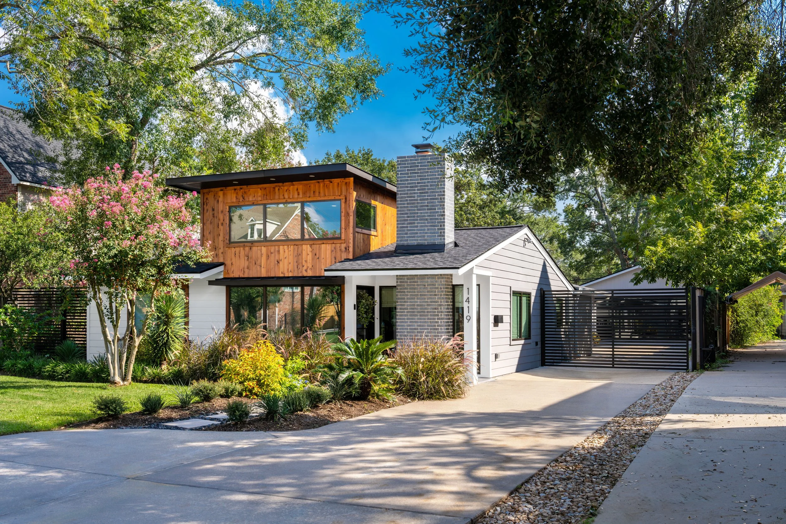 AXP00001-Exterior Front-Angle Approach.jpg