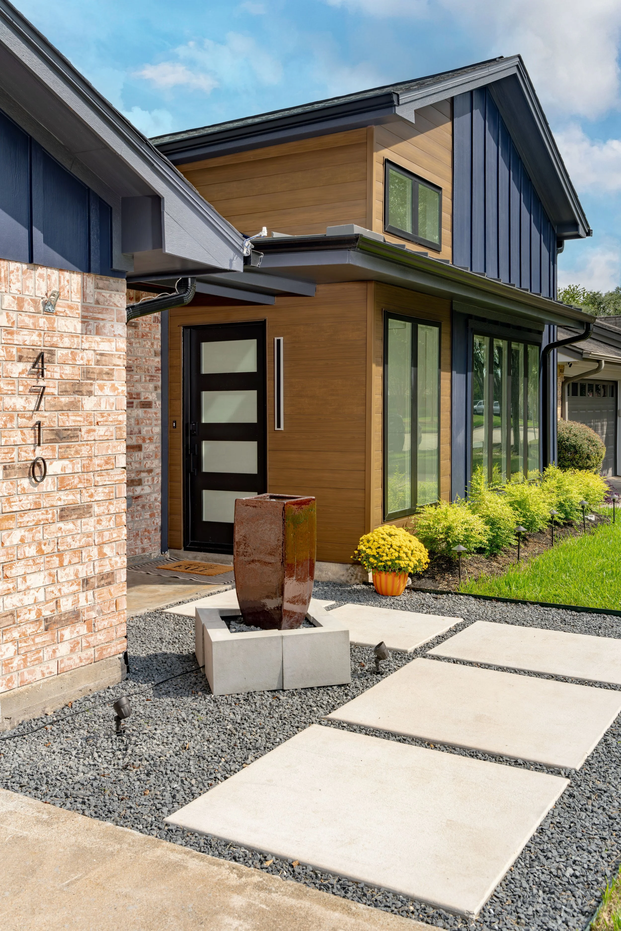 AXP01495-Ext-Entry Approach.jpg