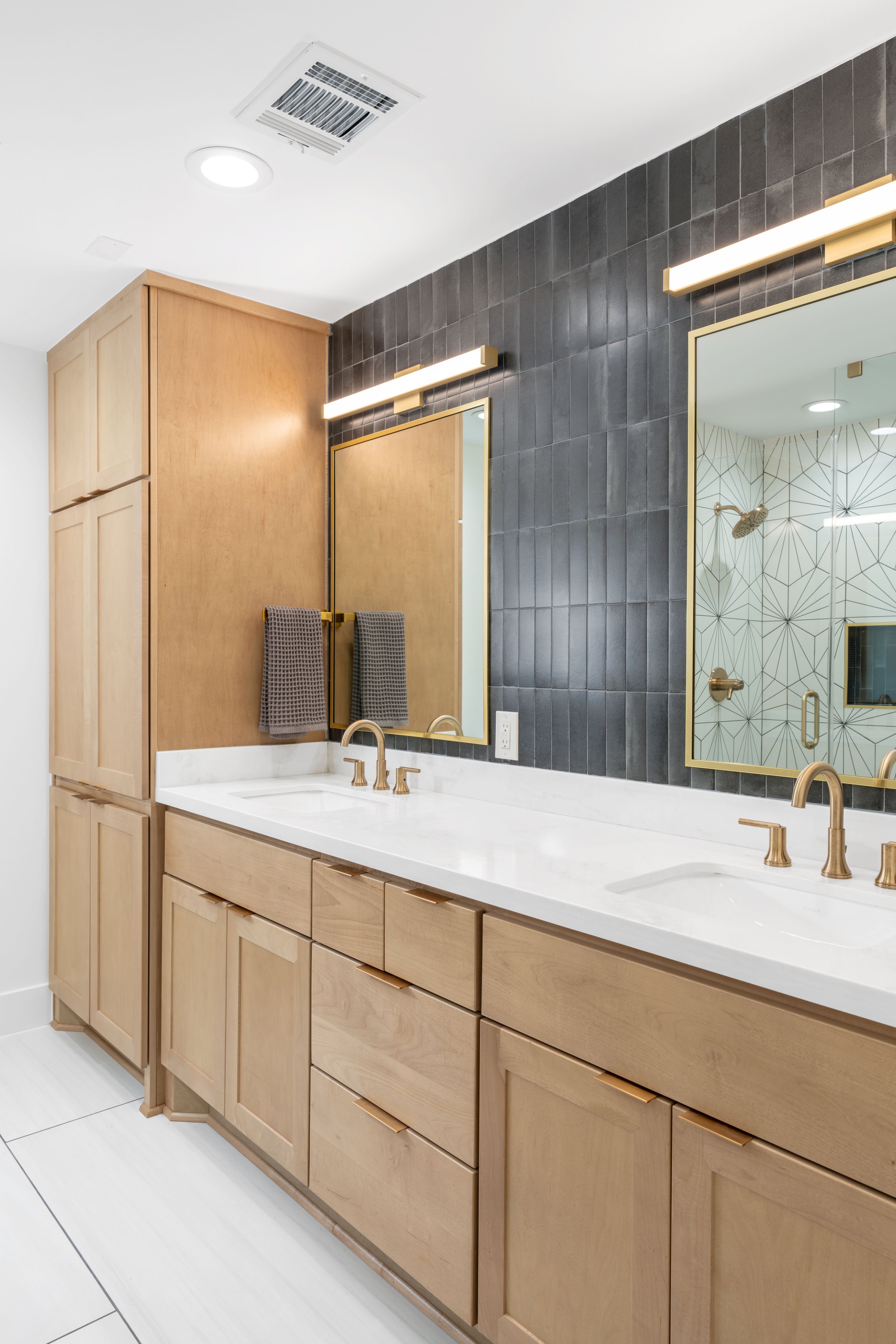 AXP01476-Bathroom Sink.jpg