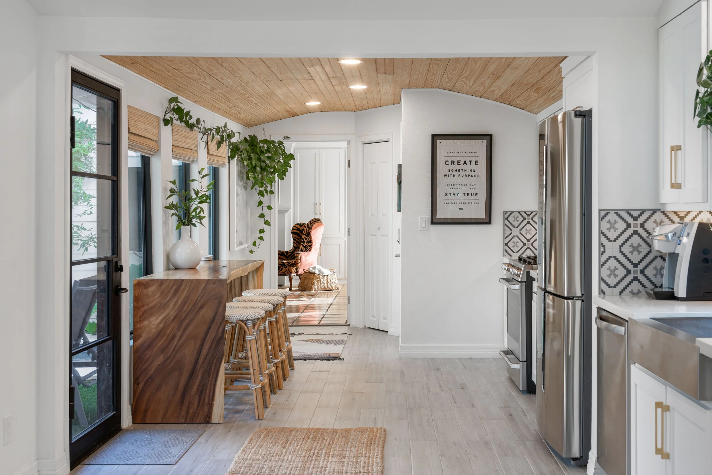 AXP00047-Kitchen-Inward View.jpg