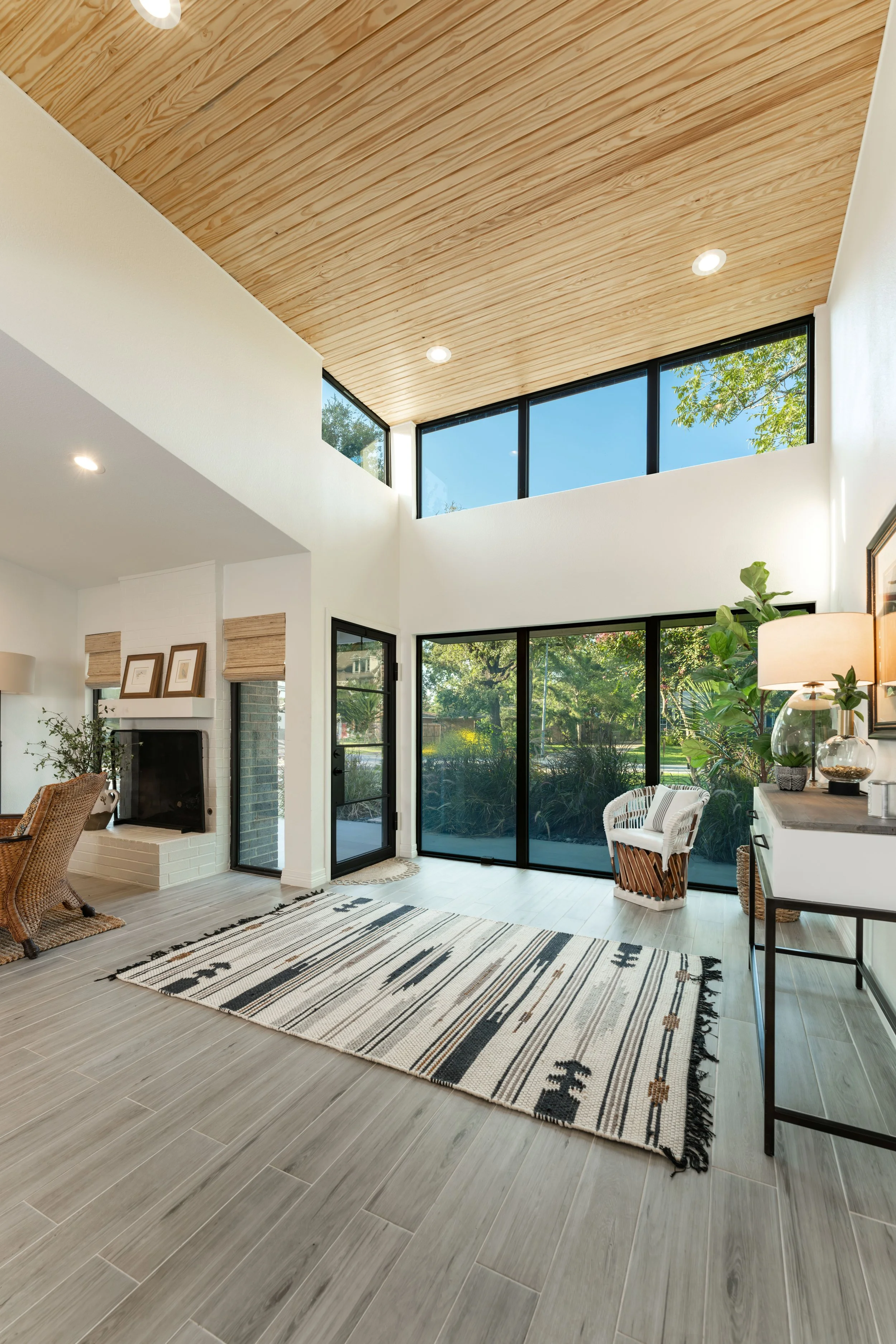 AXP00080-Living Room-Outdoor View.jpg