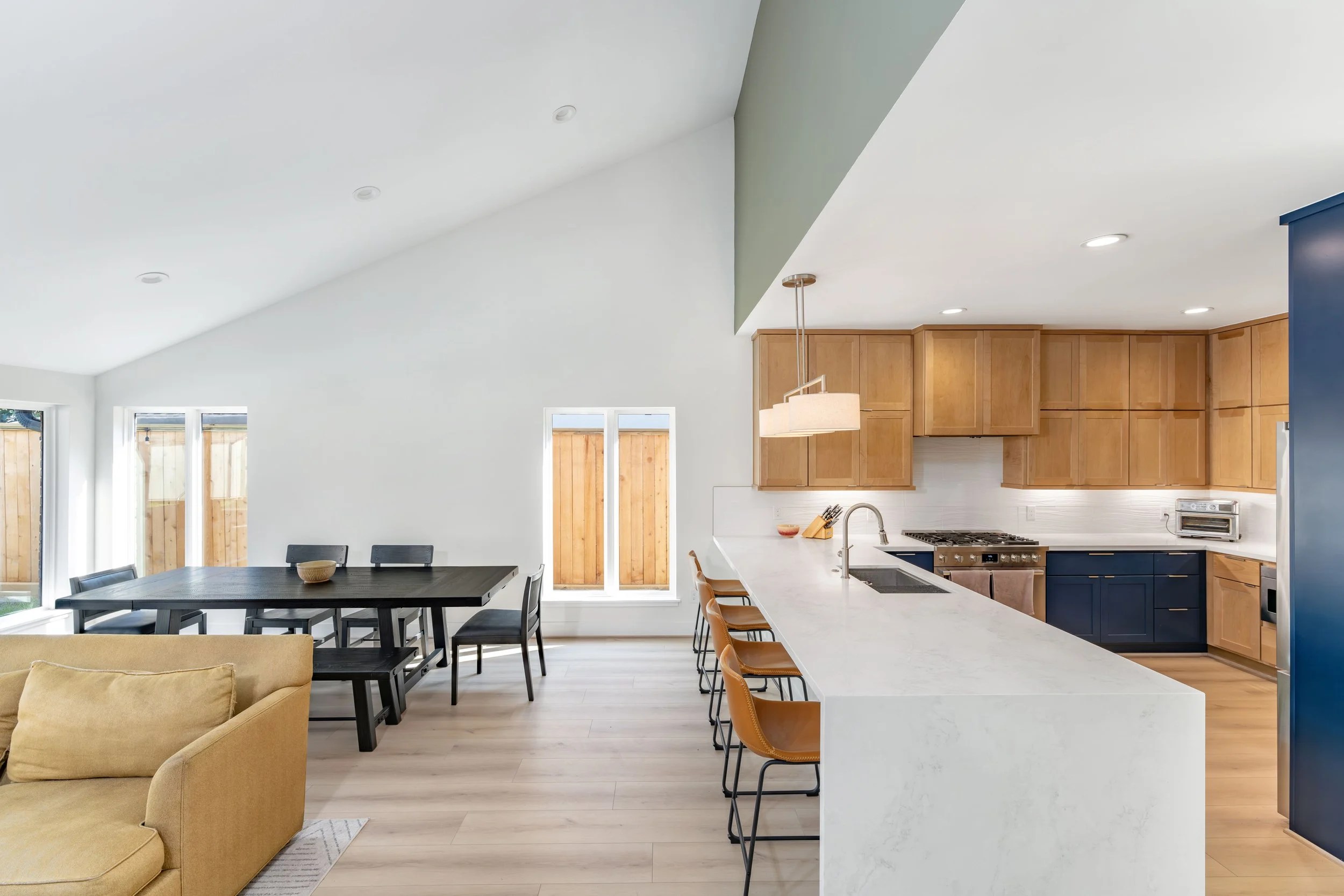 AXP01510-Living Room and Kitchen.jpg