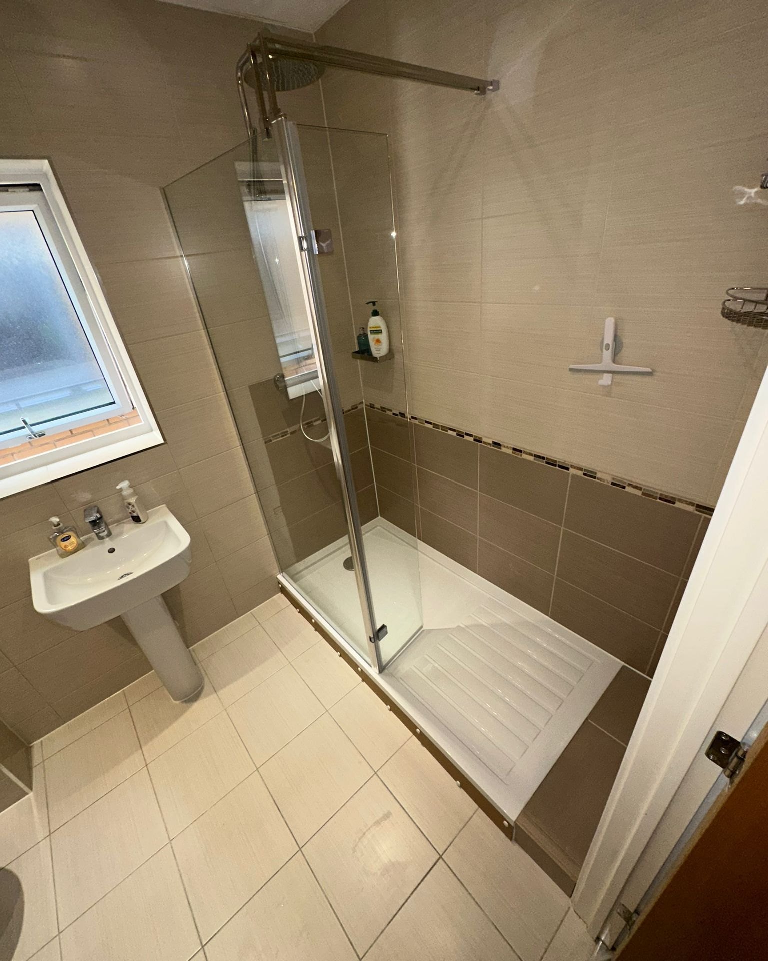 Our customer wanted to upgrade their bathroom, so we removed the old bath and installed a stunning, spacious walk-in shower! 
We chased all the pipework into the wall for a clean, modern look and handled all the plumbing and tiling to perfection. Ano
