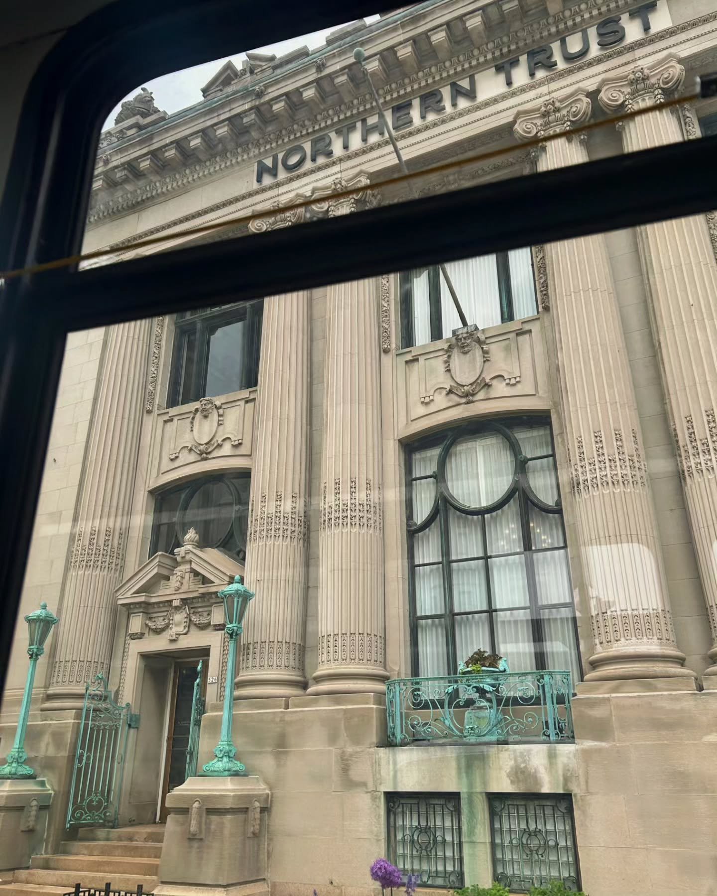 👀 POV: Milwaukee&rsquo;s public transit comes with free architecture tours! 

The Northern Trust Building (1906) is a great example of Beaux-Arts style. Think: perfect symmetry, grand columns, sculptural drama, and serious &ldquo;trust us with your 
