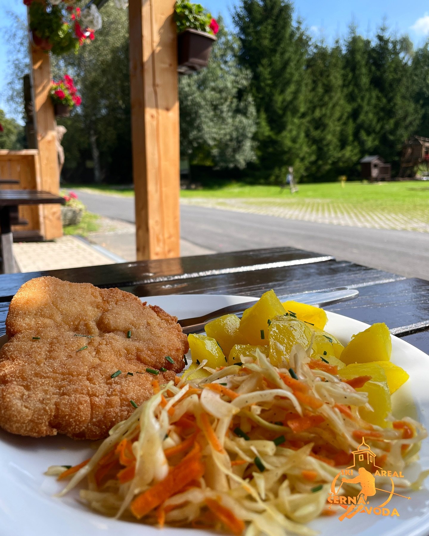 Dnes na men&iacute;čku!! 🍴👀 A kdo nestihl může přij&iacute;t i z&iacute;tra ve čtvrtek!  Můžete se tě&scaron;it na gul&aacute;&scaron;ovku❤️, rozstřelen&eacute;ho pt&aacute;čka a nebo na kuřec&iacute; ř&iacute;zek😋.
#penzioncernavoda #orlickehory 