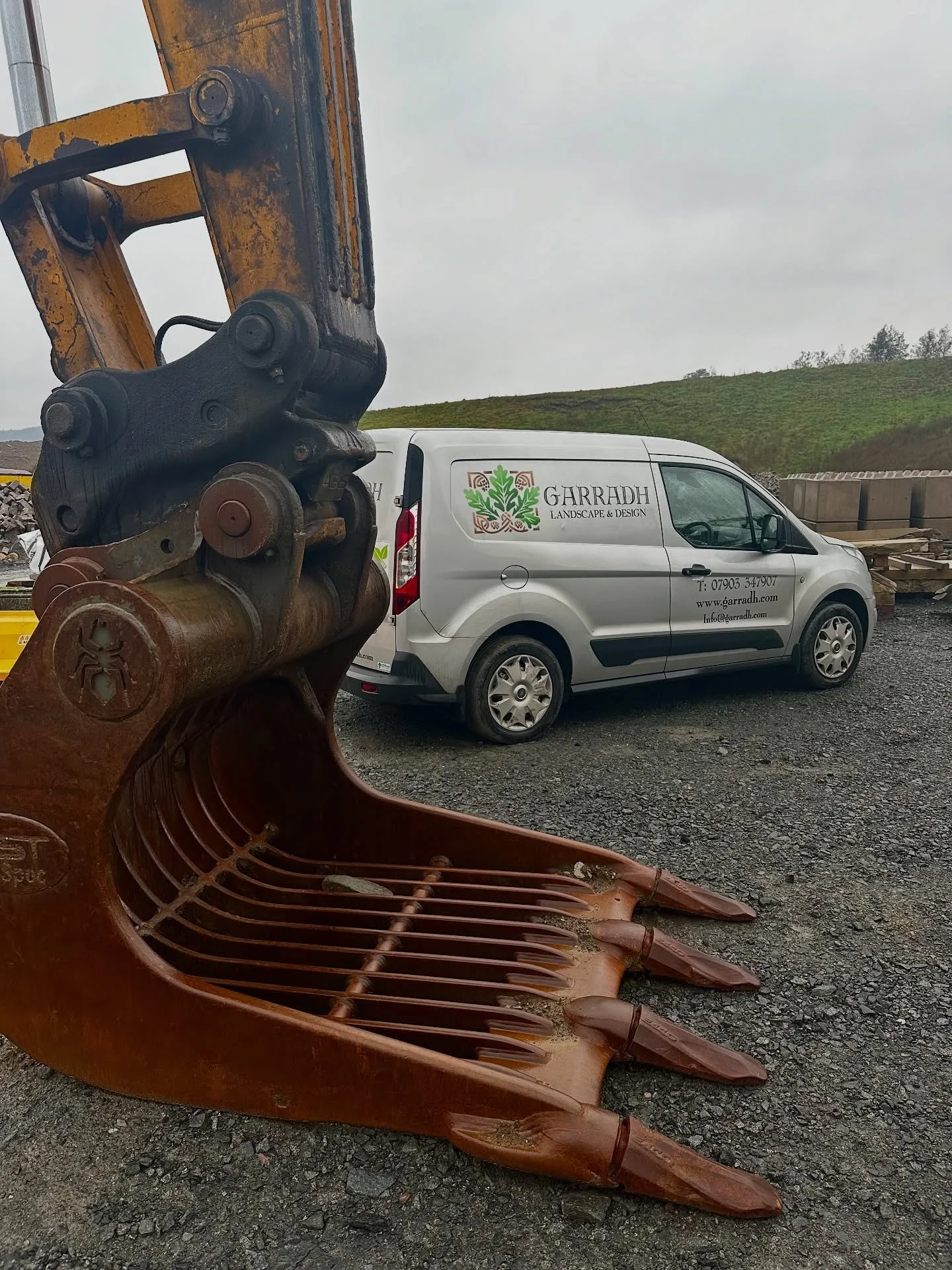 A morning well spent at Tradstocks handpicking random rubble stone. There&rsquo;s real value in choosing materials by hand &mdash; natural variation, local provenance, and a far lower carbon footprint than importing. @tradstocks_westwood 

This stone
