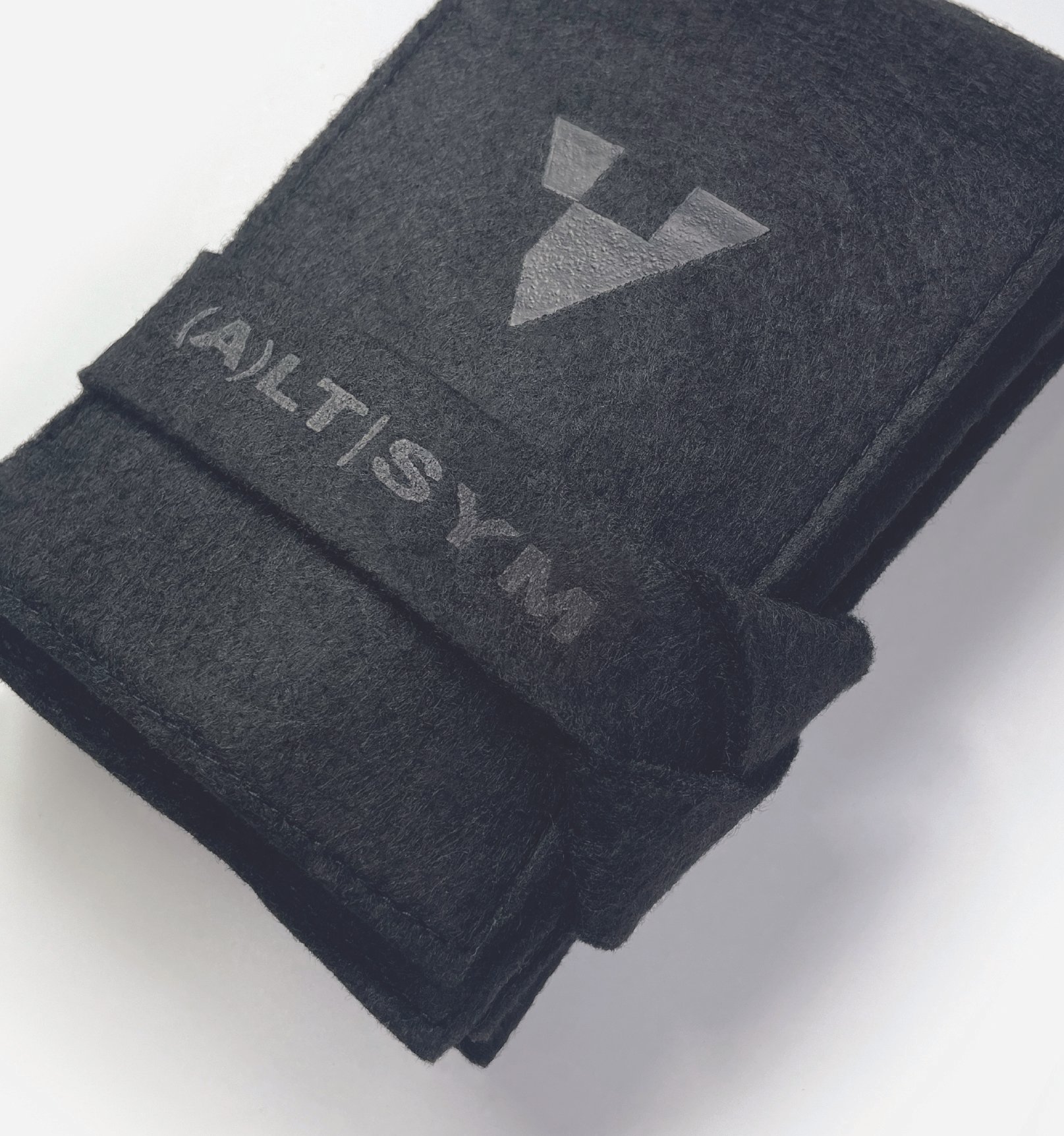 POUCH for web 1.jpg
