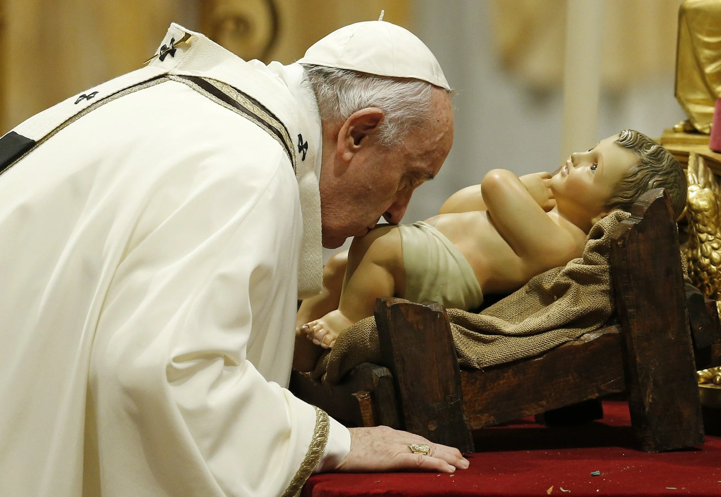 Pope at Christmas Mass: Let us fix our eyes on the True God