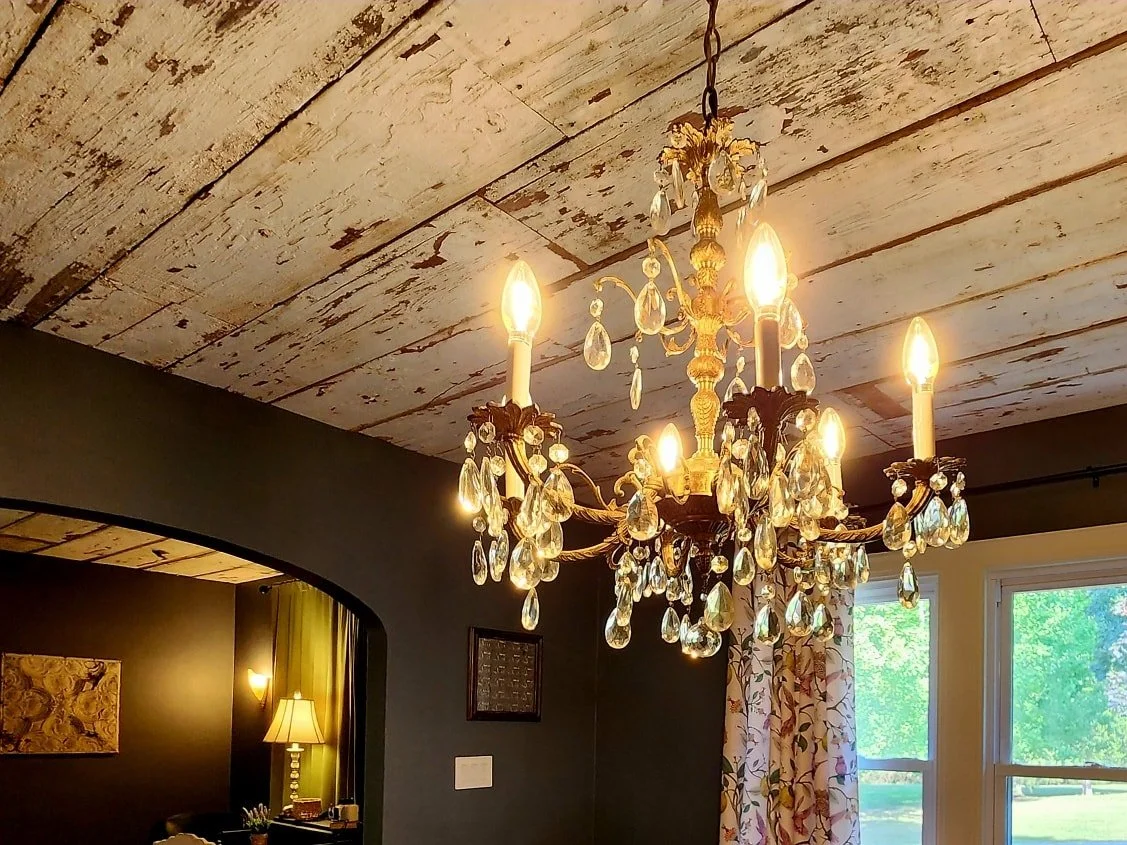 Lighting sets the tone for a space, and in this old farmhouse it feels especially meaningful. The chandelier in the dining room casts a soft, golden glow that makes every meal feel a little more special. Paired with the natural light that pours in th