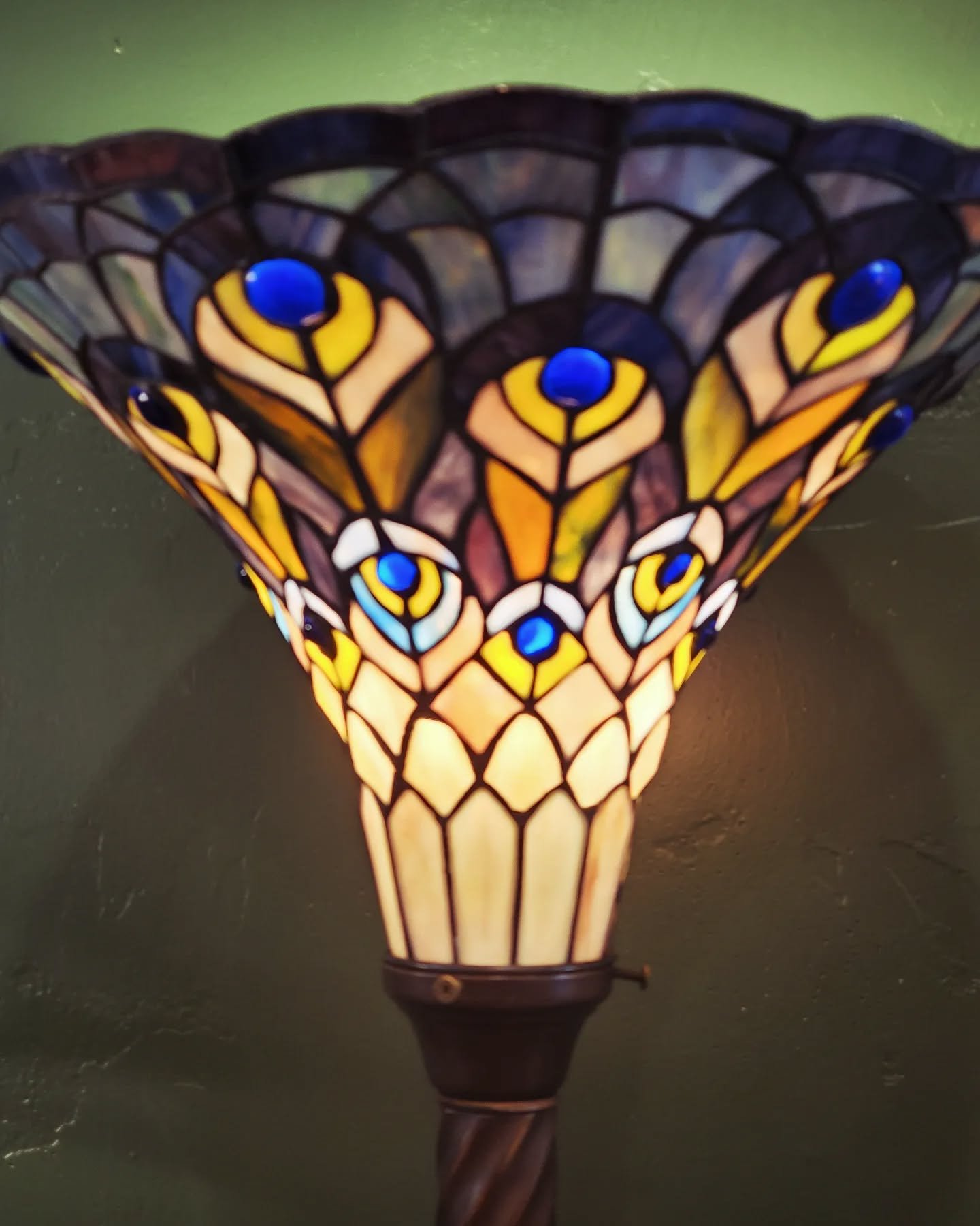 🌿Black Friday Sale and Small Business Saturday Gift with purchase🌿 The store is full, come and immerse yourself.
#boisebusiness #smallbusinesssaturday #boiseblackfriday #artnouveau #artdeco #victorian #mcm #70s #80s #80smodern #vintageshop #antique
