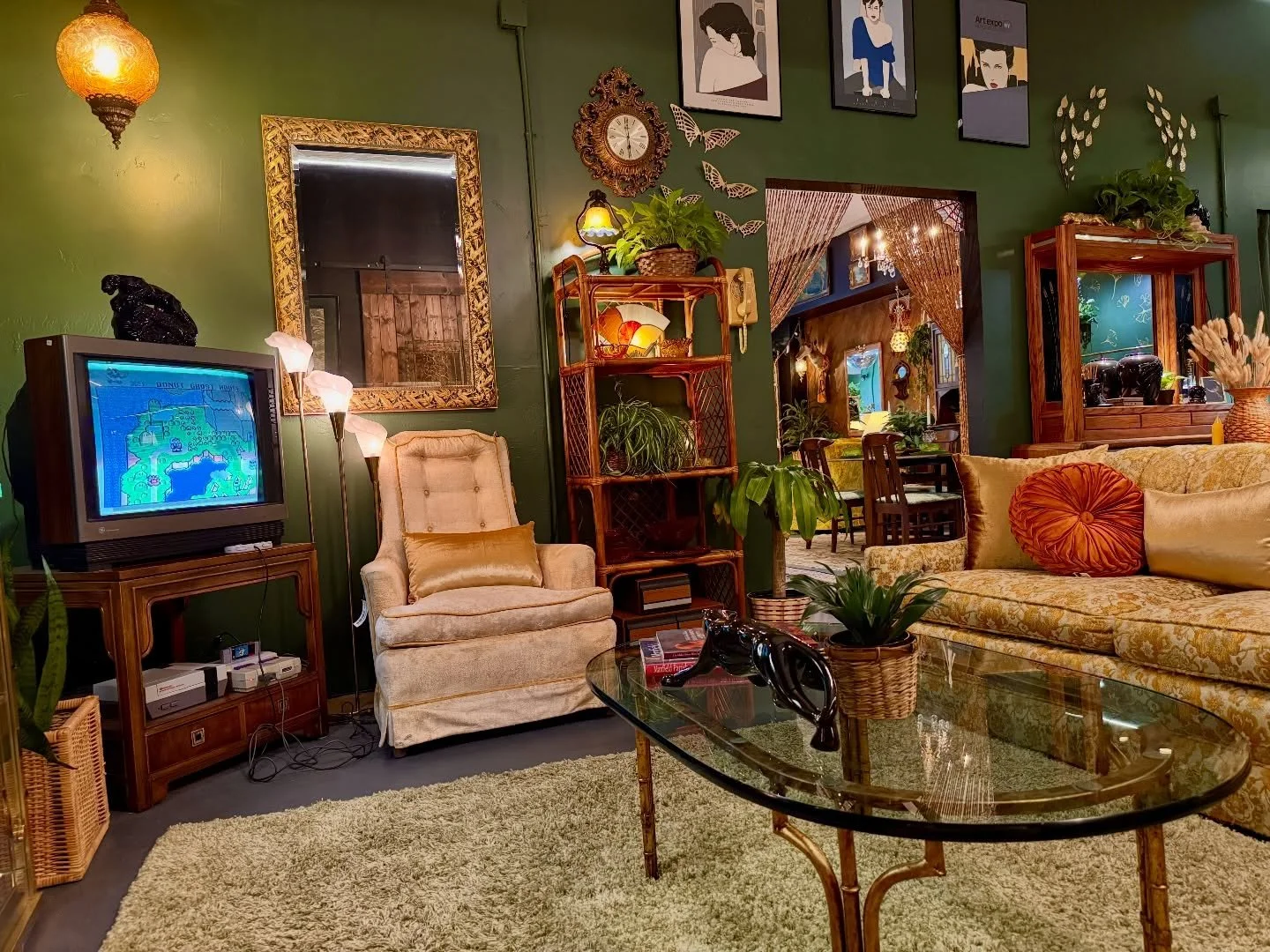 &ldquo;Should I stay or should I go now?&rdquo; 🎵

Go enjoy your Friday. We&rsquo;ll be right here tomorrow. Come through. 💚

Rhiannon Antiques
1526 S Vista Ave, Boise
Open Wed&ndash;Sat 10&ndash;5 | Sun 10&ndash;4

#rhiannonantiques #antiquestore 