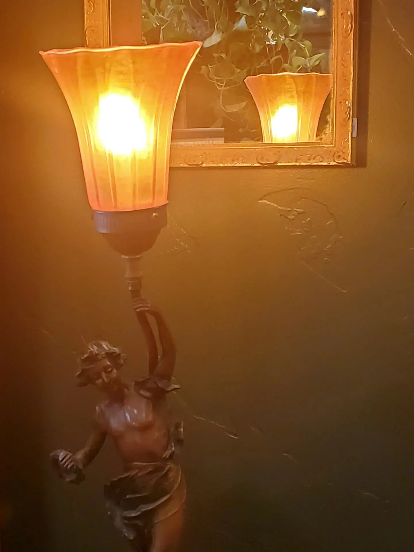 So French!
Rhiannon Antiques 🧡
1526 S Vista Ave Boise 
Open Wed-Sat 10-5pm 
Sun 10-4pm